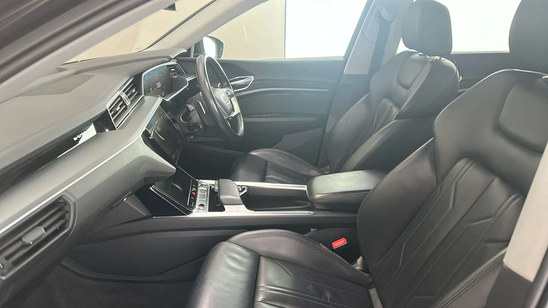 2021 AUDI E-TRON 2021 AUDI E-TRON