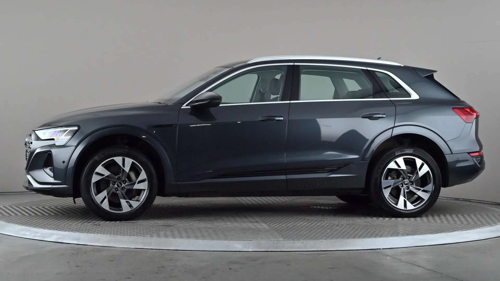 A 2023 AUDI Q8 250kW 50 Quattro 95kWh Sport Auto A 2023 AUDI Q8 250kW 50 Quattro 95kWh Sport Auto