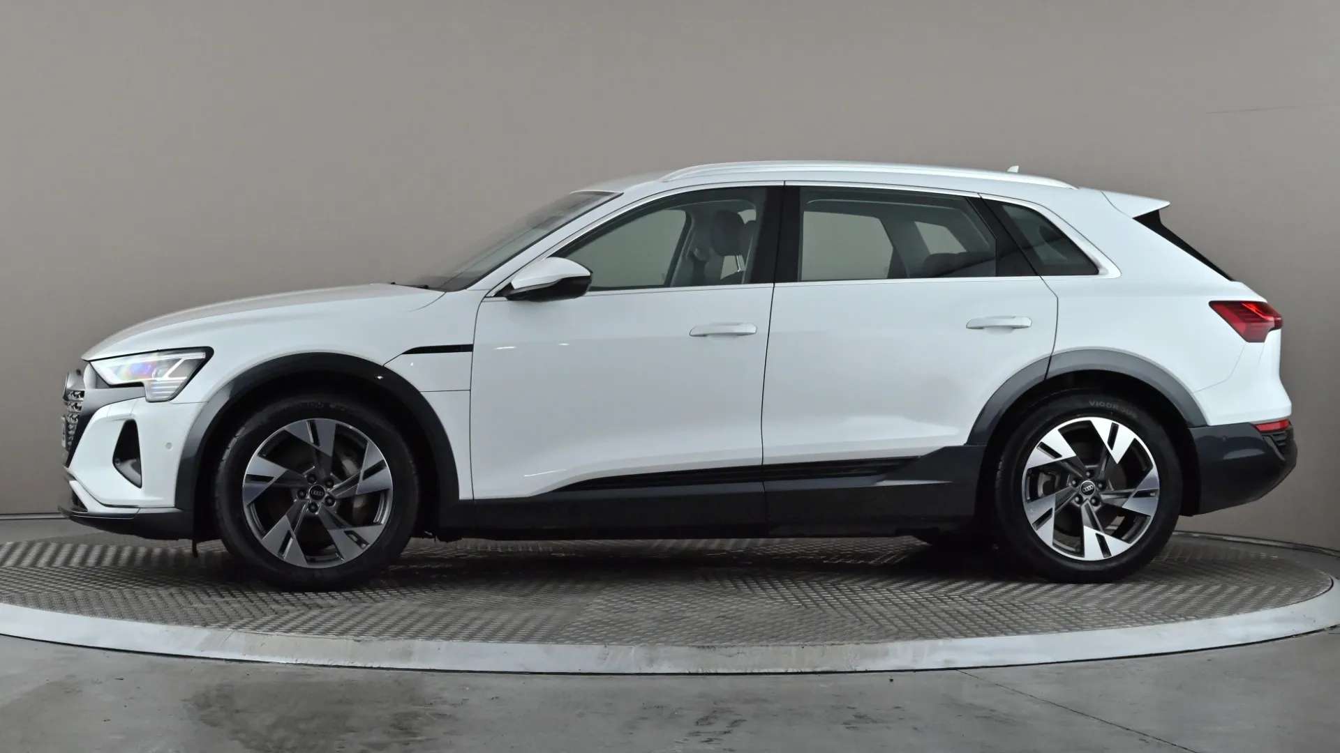 A 2023 AUDI Q8 300kW 55 Quattro 114kWh Sport Auto A 2023 AUDI Q8 300kW 55 Quattro 114kWh Sport Auto