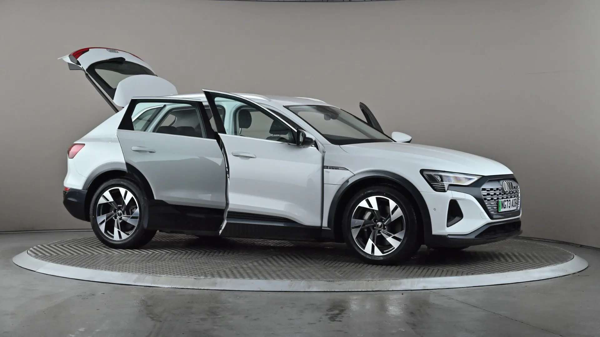 2023 AUDI Q8 2023 AUDI Q8