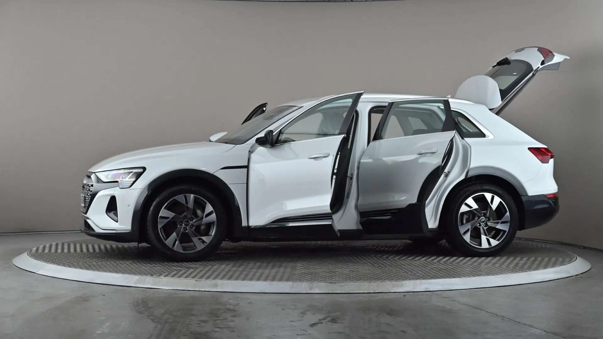 2023 AUDI Q8 2023 AUDI Q8