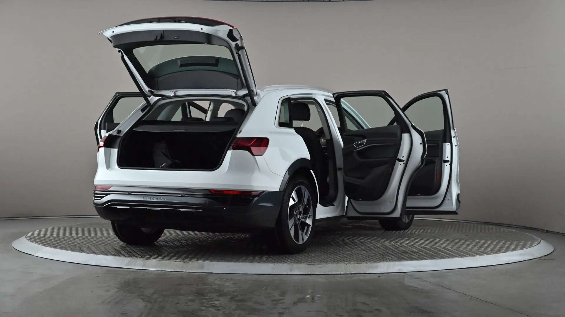 2023 AUDI Q8 2023 AUDI Q8