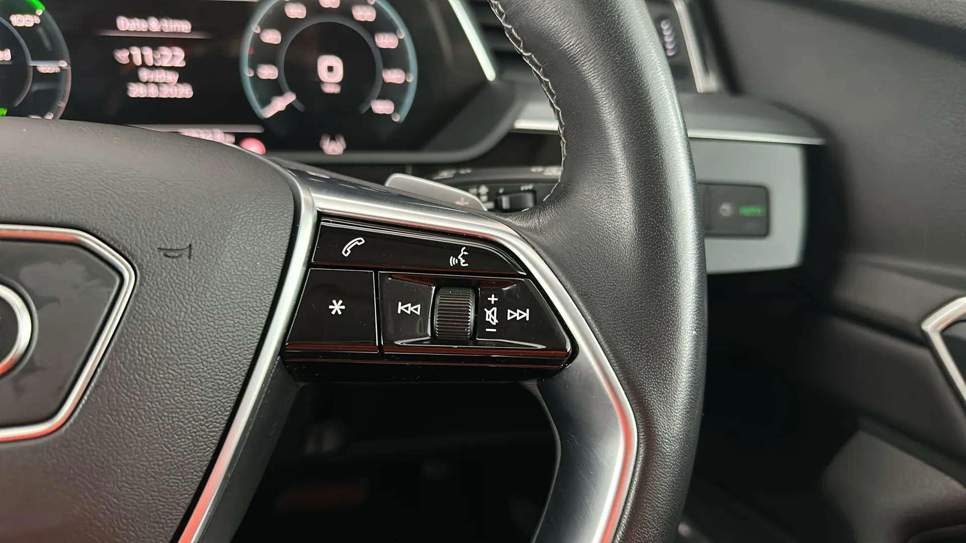 2023 AUDI Q8 2023 AUDI Q8