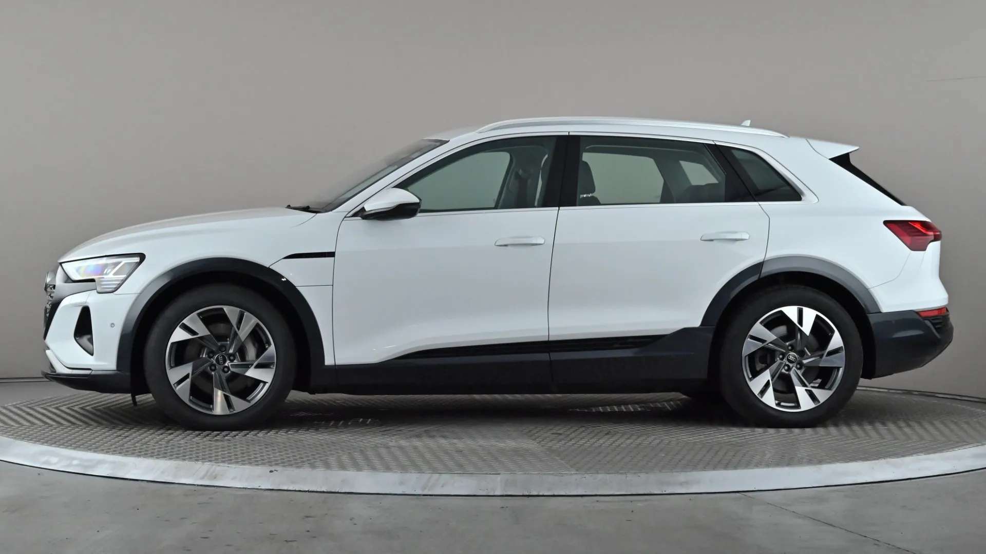 A 2023 AUDI Q8 250kW 50 Quattro 95kWh Sport Auto A 2023 AUDI Q8 250kW 50 Quattro 95kWh Sport Auto