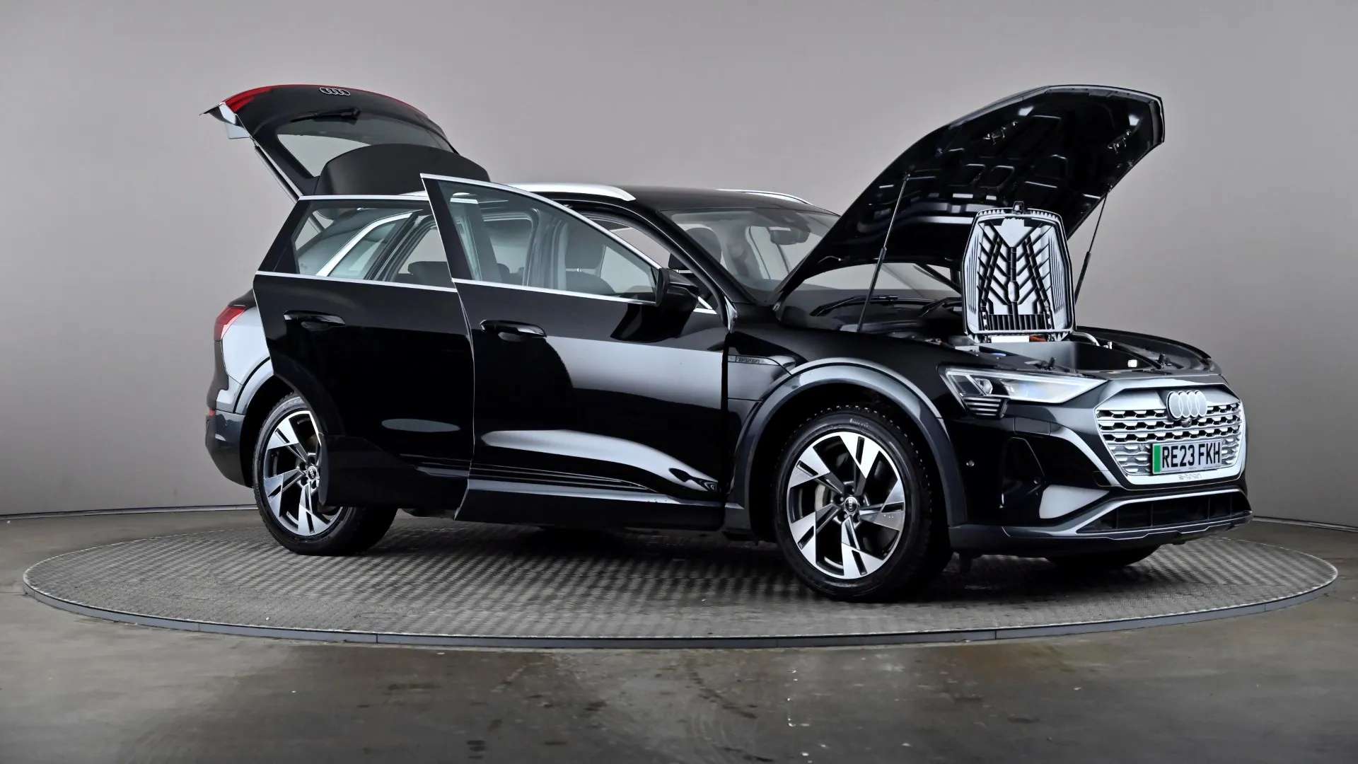 2023 AUDI Q8 2023 AUDI Q8