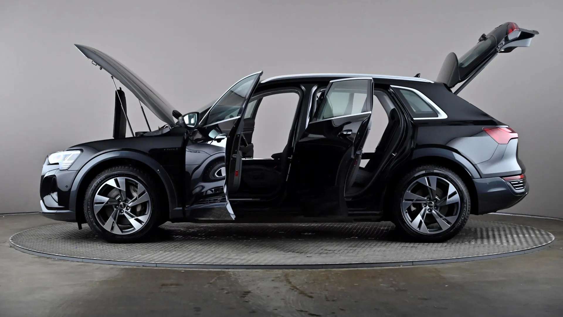 2023 AUDI Q8 2023 AUDI Q8