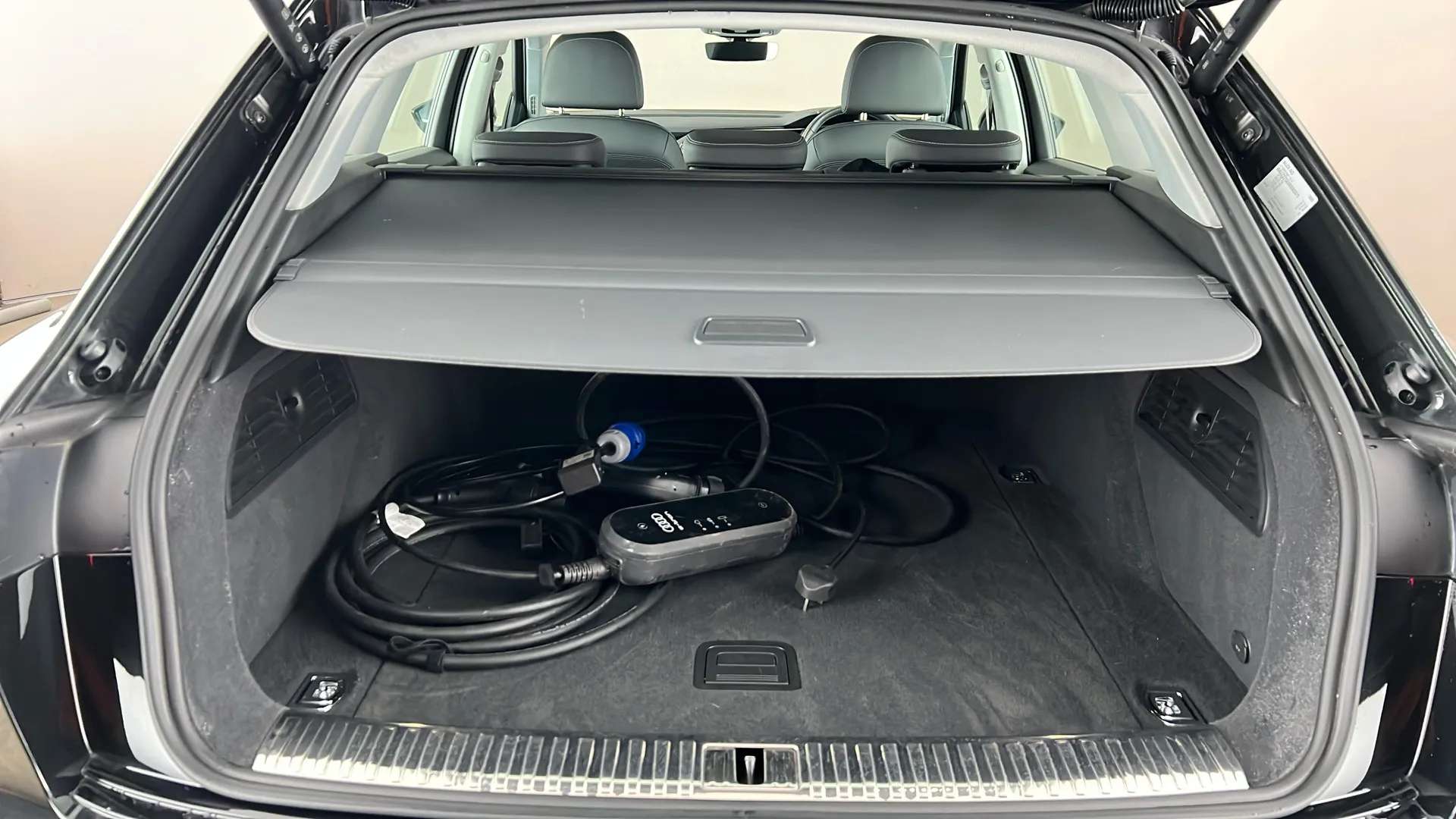 2023 AUDI Q8 2023 AUDI Q8