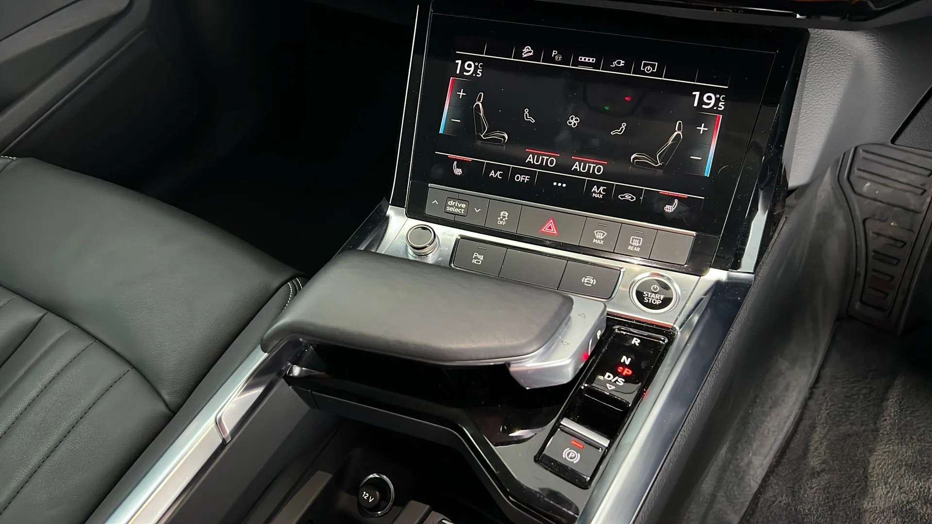 2023 AUDI Q8 2023 AUDI Q8