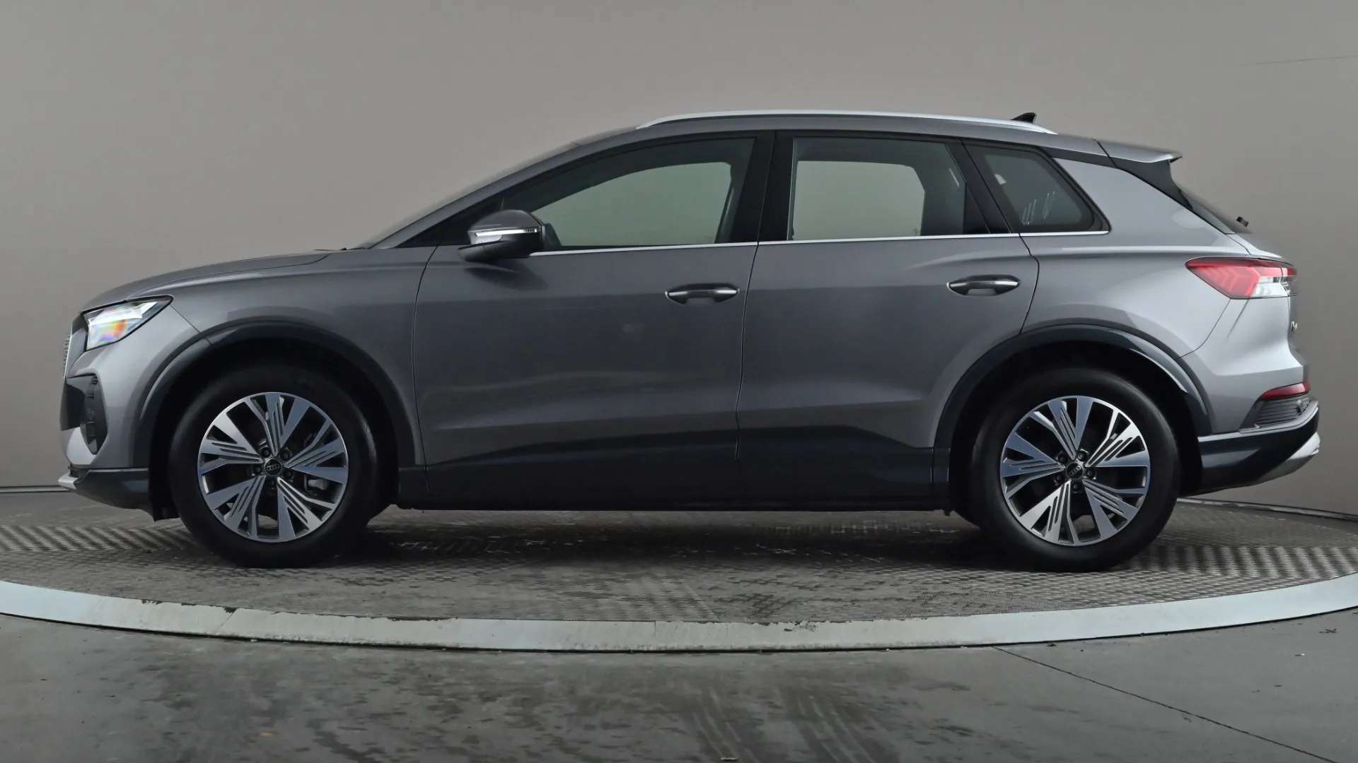 2024 AUDI Q4 2024 AUDI Q4