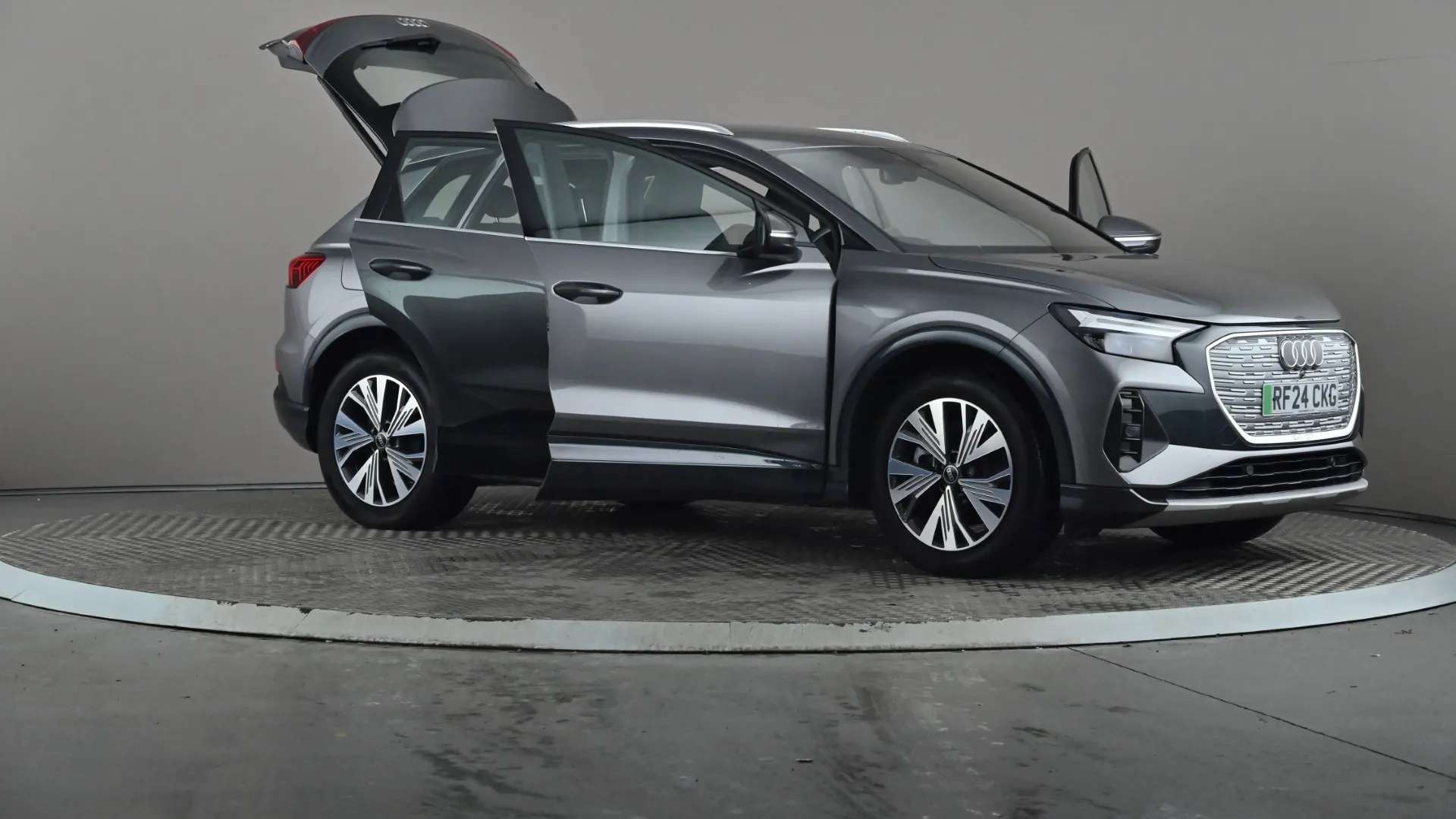 2024 AUDI Q4 2024 AUDI Q4