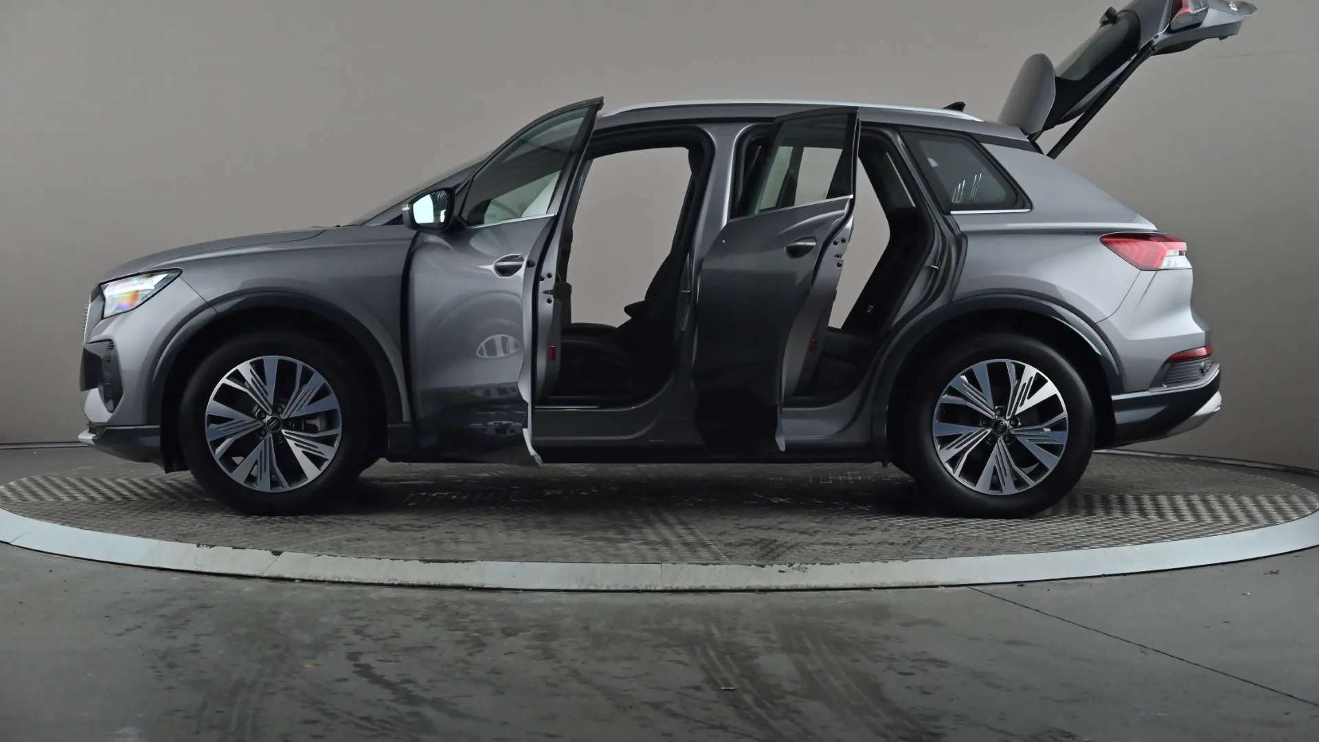 2024 AUDI Q4 2024 AUDI Q4