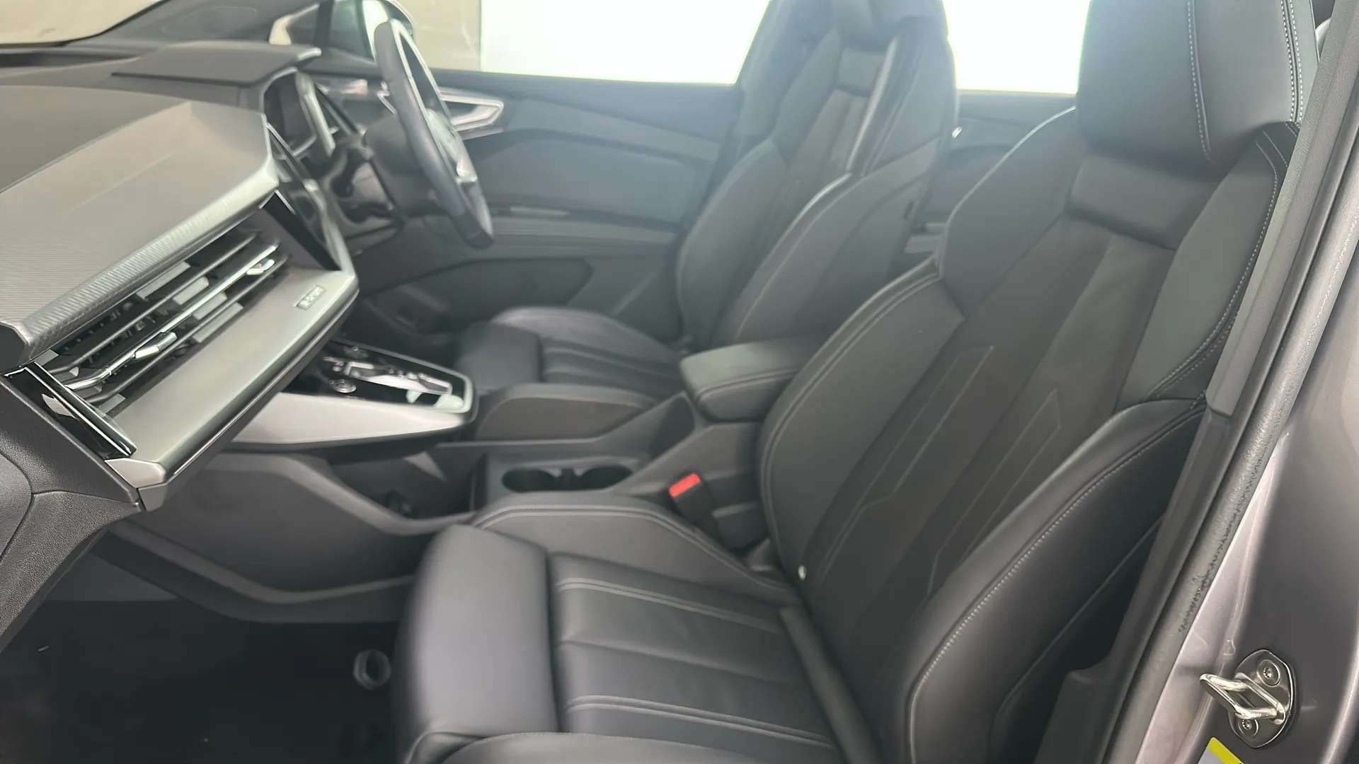 2024 AUDI Q4 2024 AUDI Q4