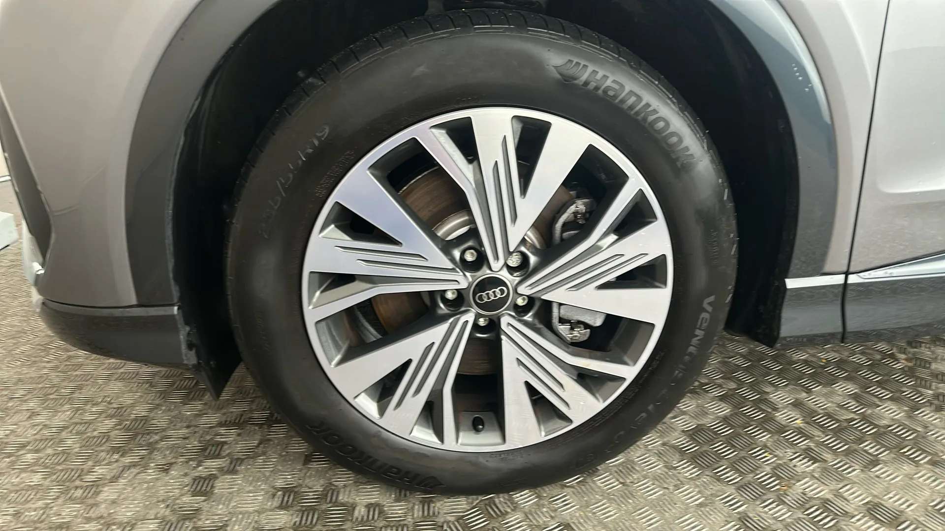 2024 AUDI Q4 2024 AUDI Q4