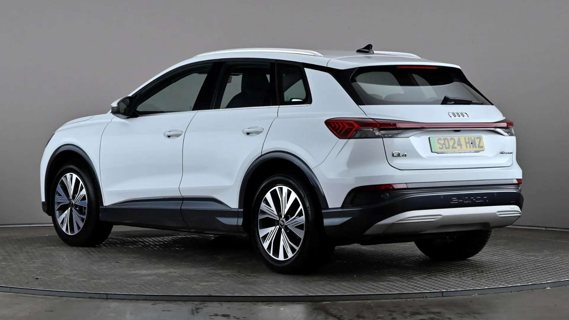 2024 AUDI Q4 2024 AUDI Q4