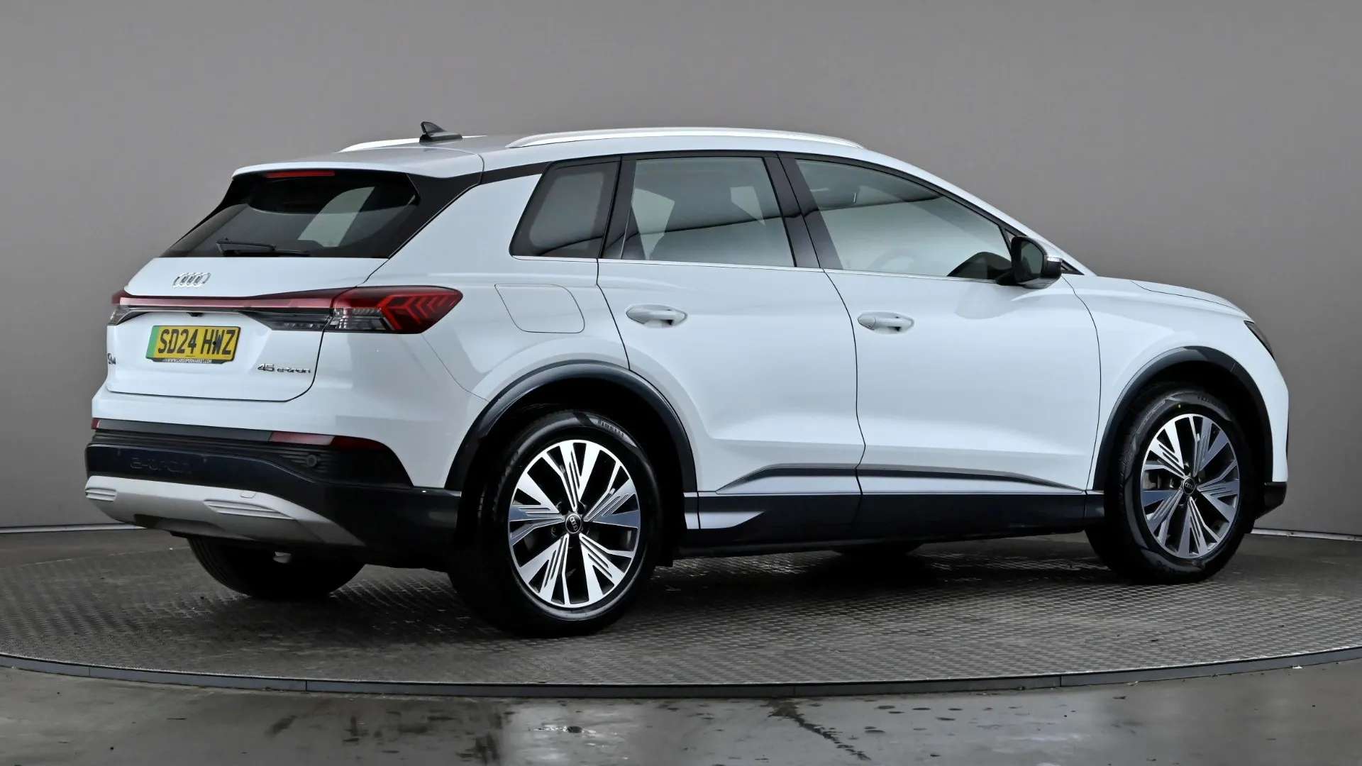 2024 AUDI Q4 2024 AUDI Q4