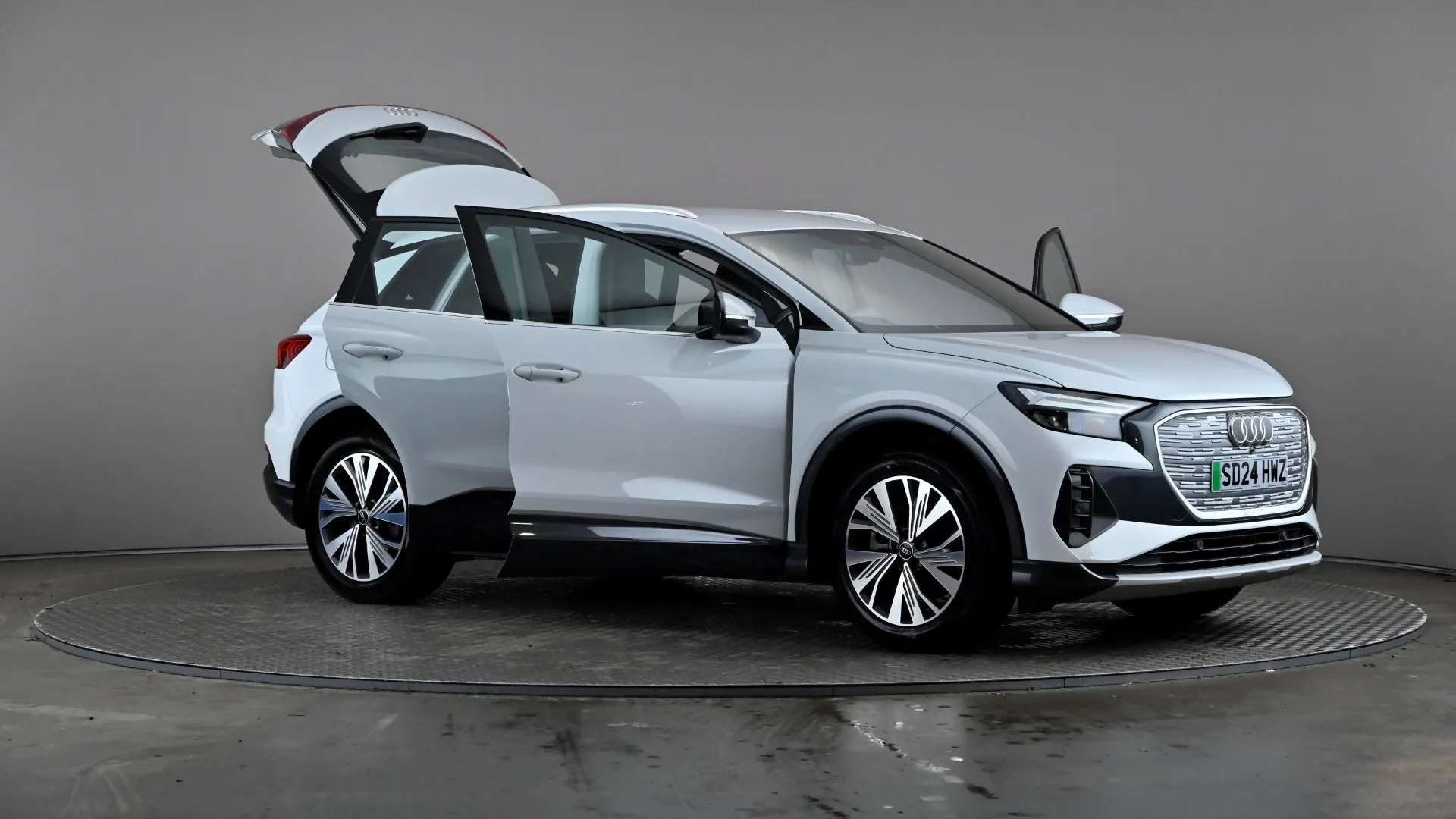 2024 AUDI Q4 2024 AUDI Q4