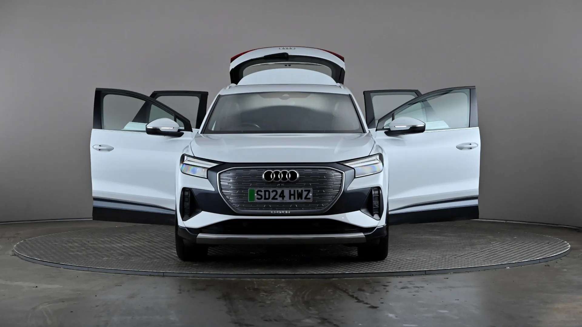 2024 AUDI Q4 2024 AUDI Q4