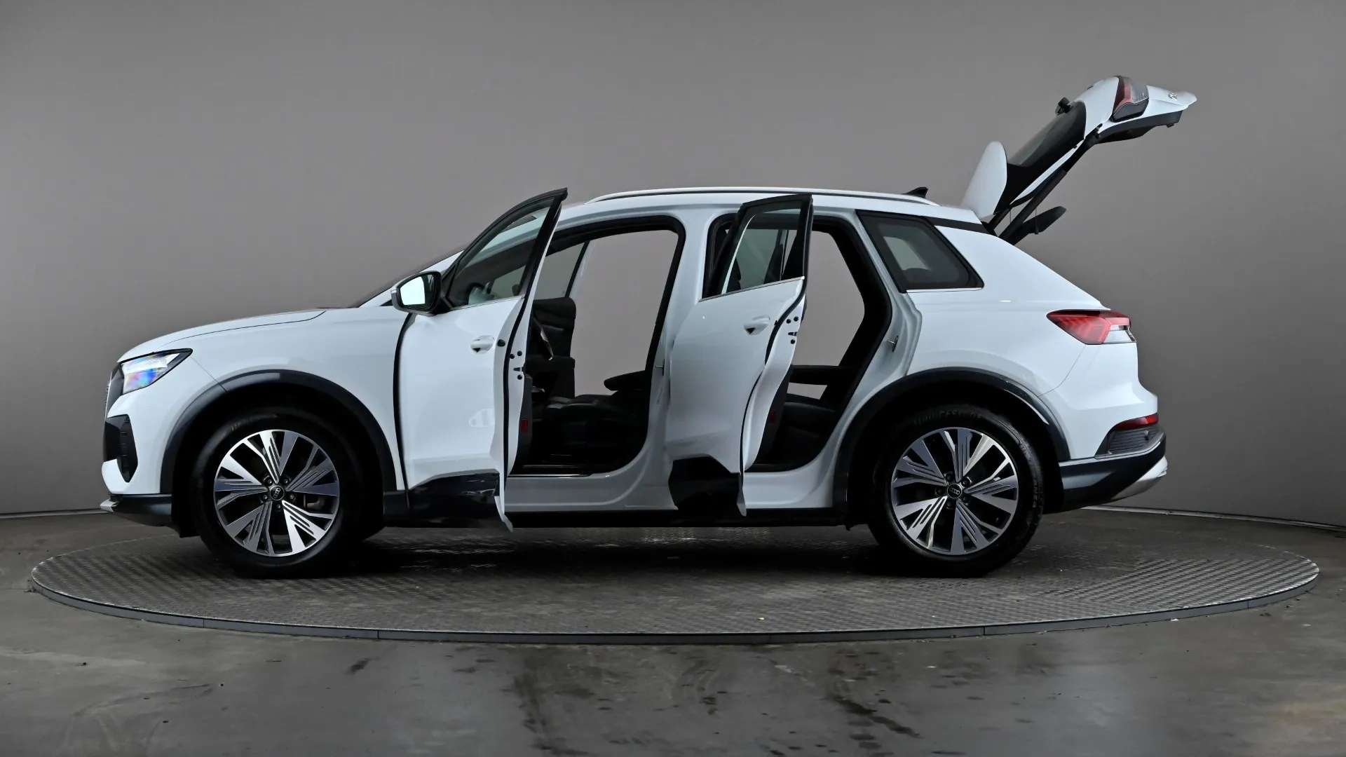 2024 AUDI Q4 2024 AUDI Q4