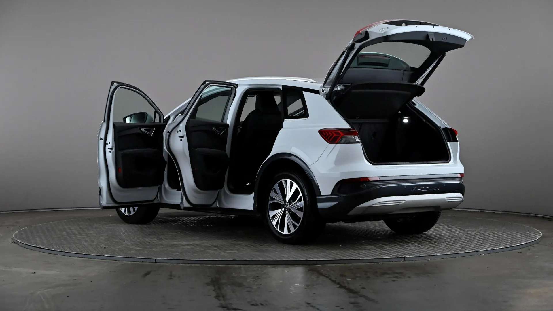 2024 AUDI Q4 2024 AUDI Q4