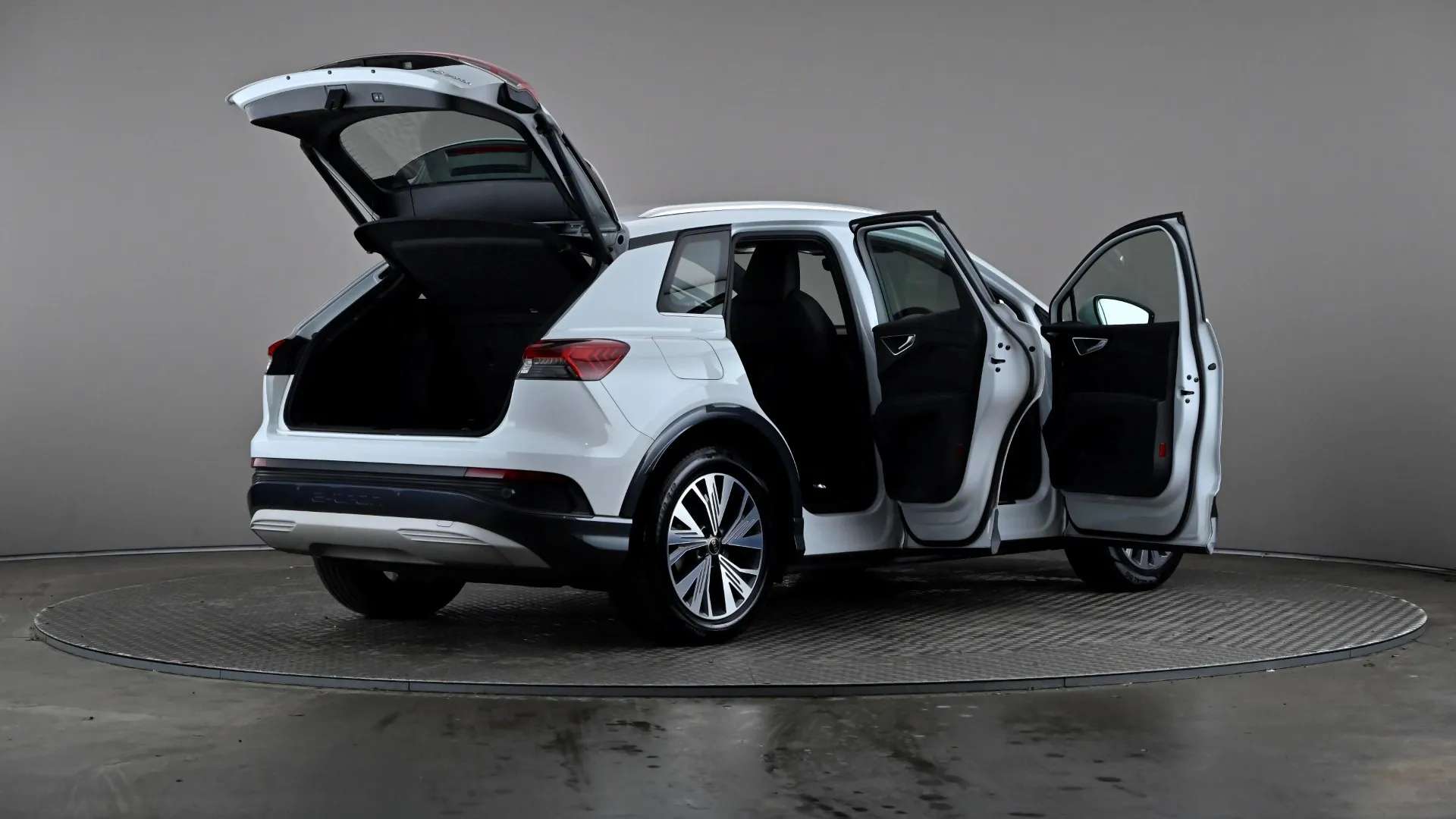 2024 AUDI Q4 2024 AUDI Q4