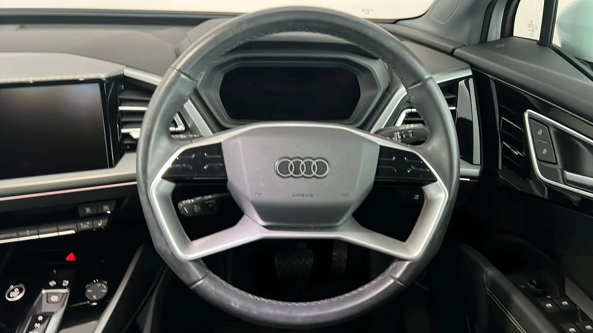 2024 AUDI Q4 2024 AUDI Q4