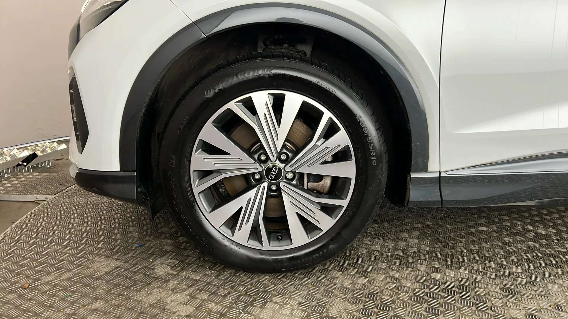 2024 AUDI Q4 2024 AUDI Q4