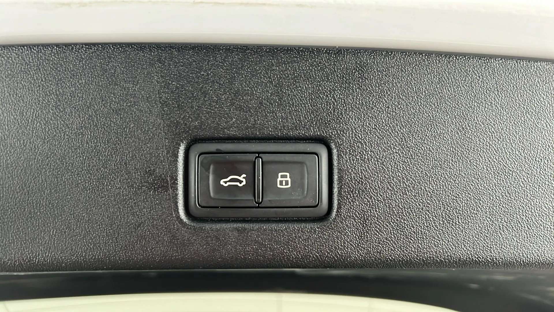 2024 AUDI Q4 2024 AUDI Q4