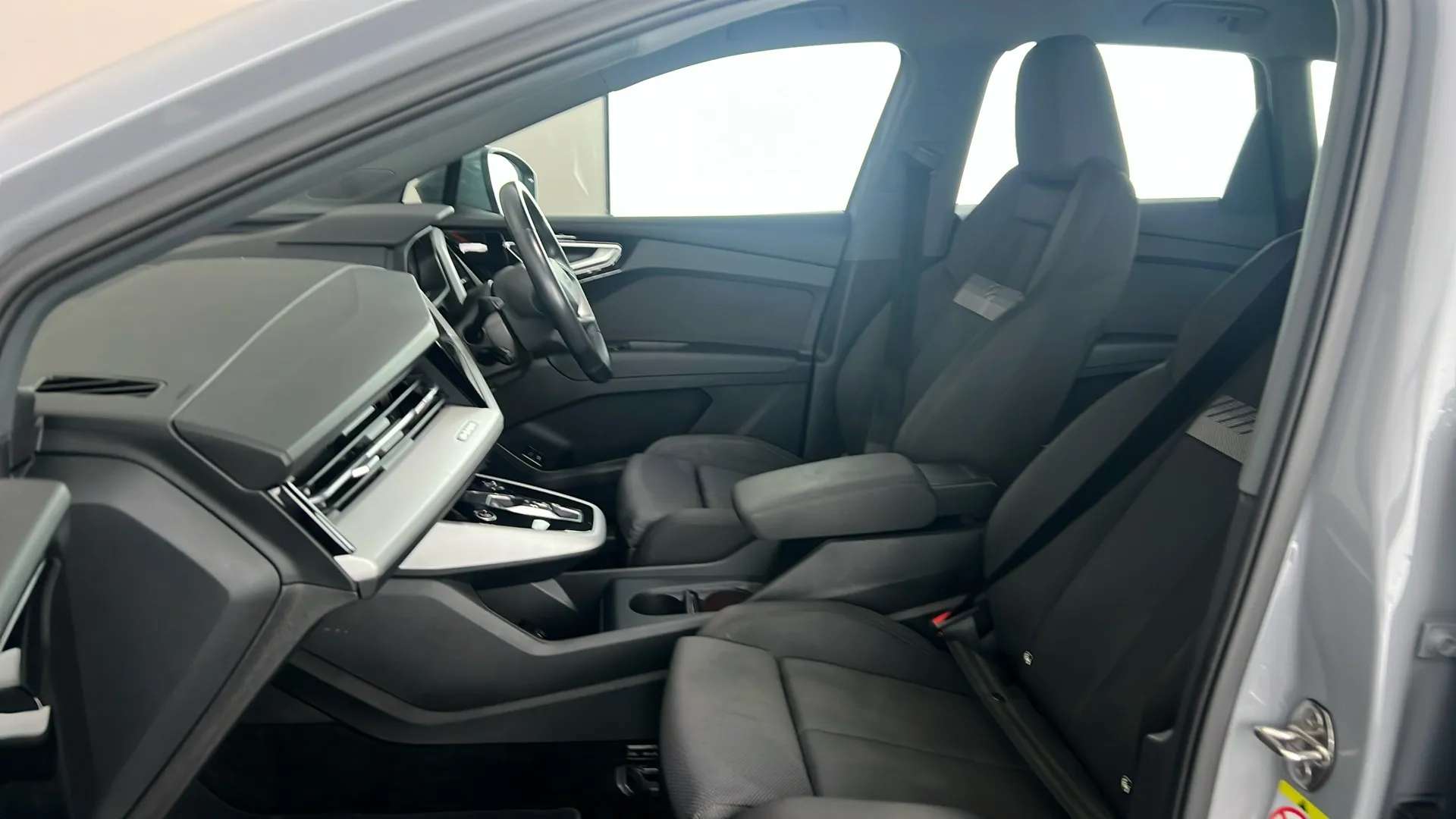 2023 AUDI Q4 2023 AUDI Q4