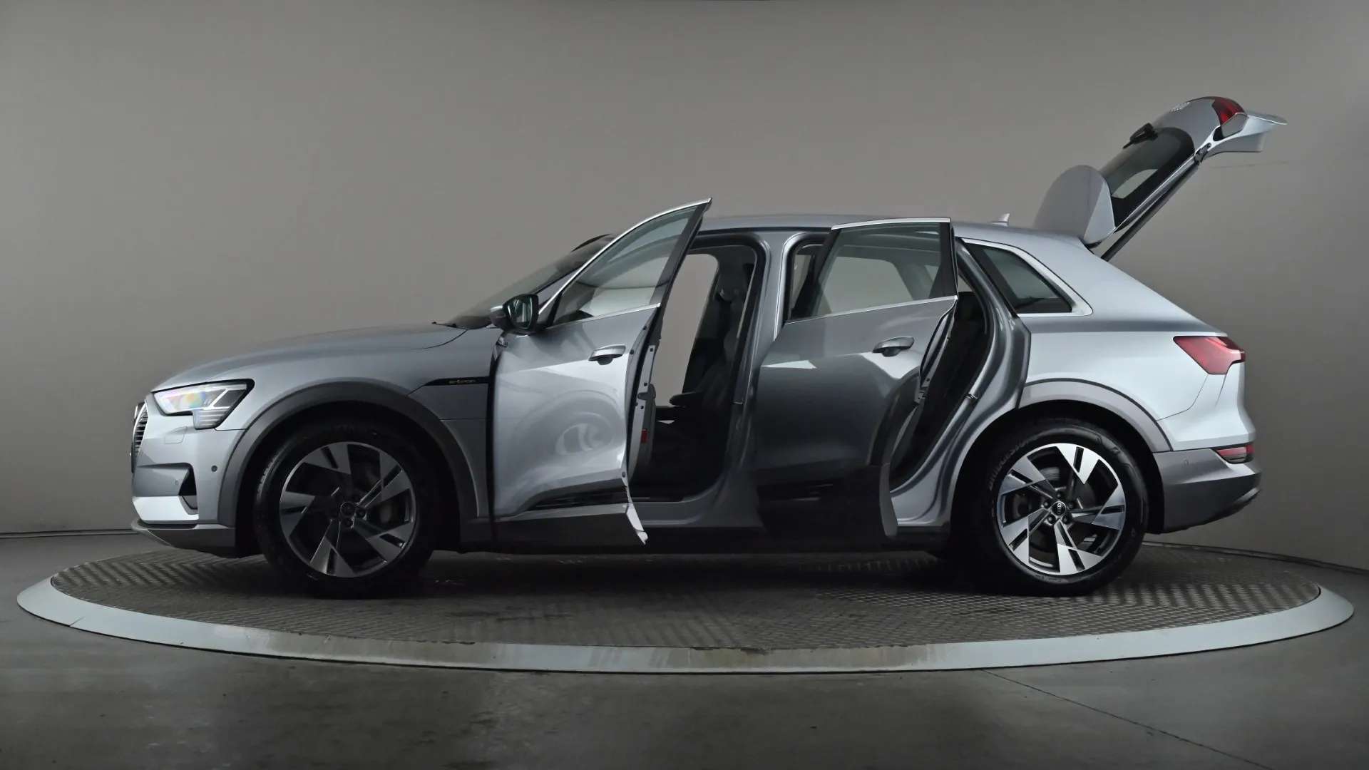 2022 AUDI E-TRON 2022 AUDI E-TRON