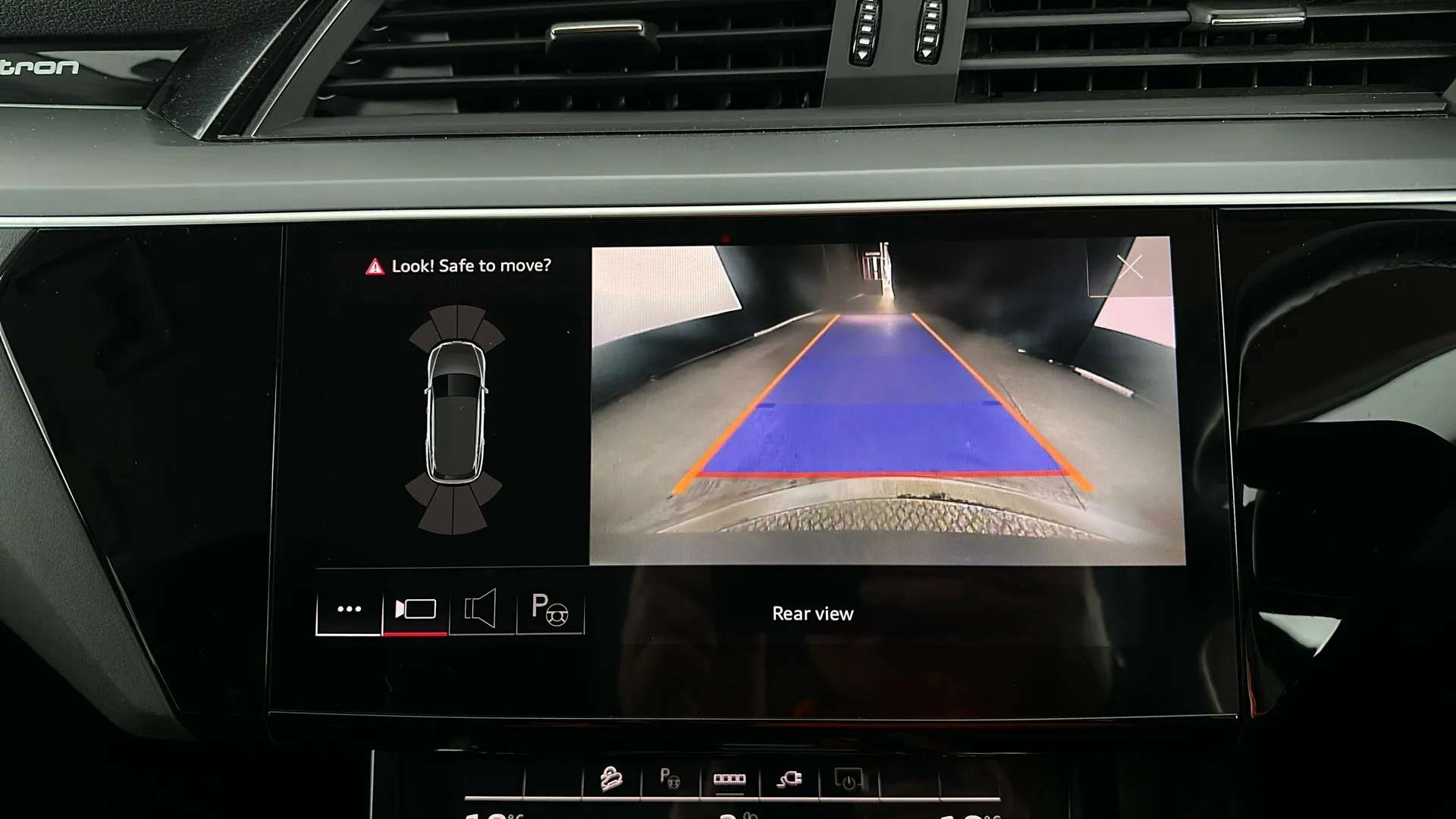 2022 AUDI E-TRON 2022 AUDI E-TRON