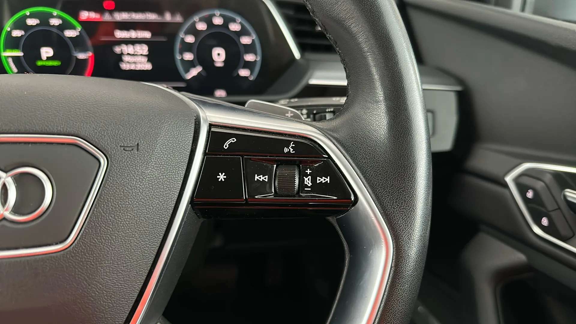 2022 AUDI E-TRON 2022 AUDI E-TRON