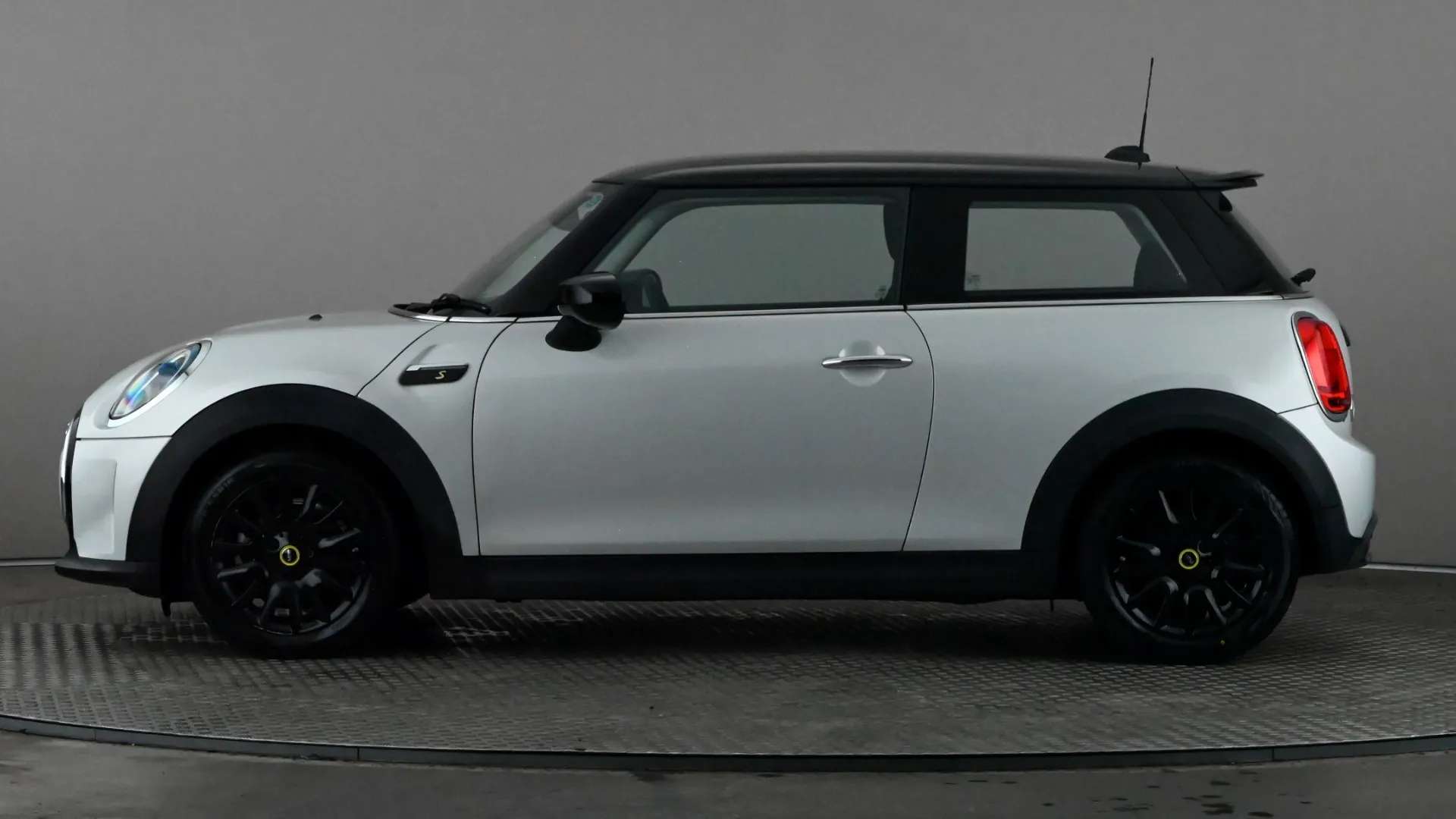 A 2021 MINI HATCH 135kW Cooper S Level 1 33kWh Auto A 2021 MINI HATCH 135kW Cooper S Level 1 33kWh Auto