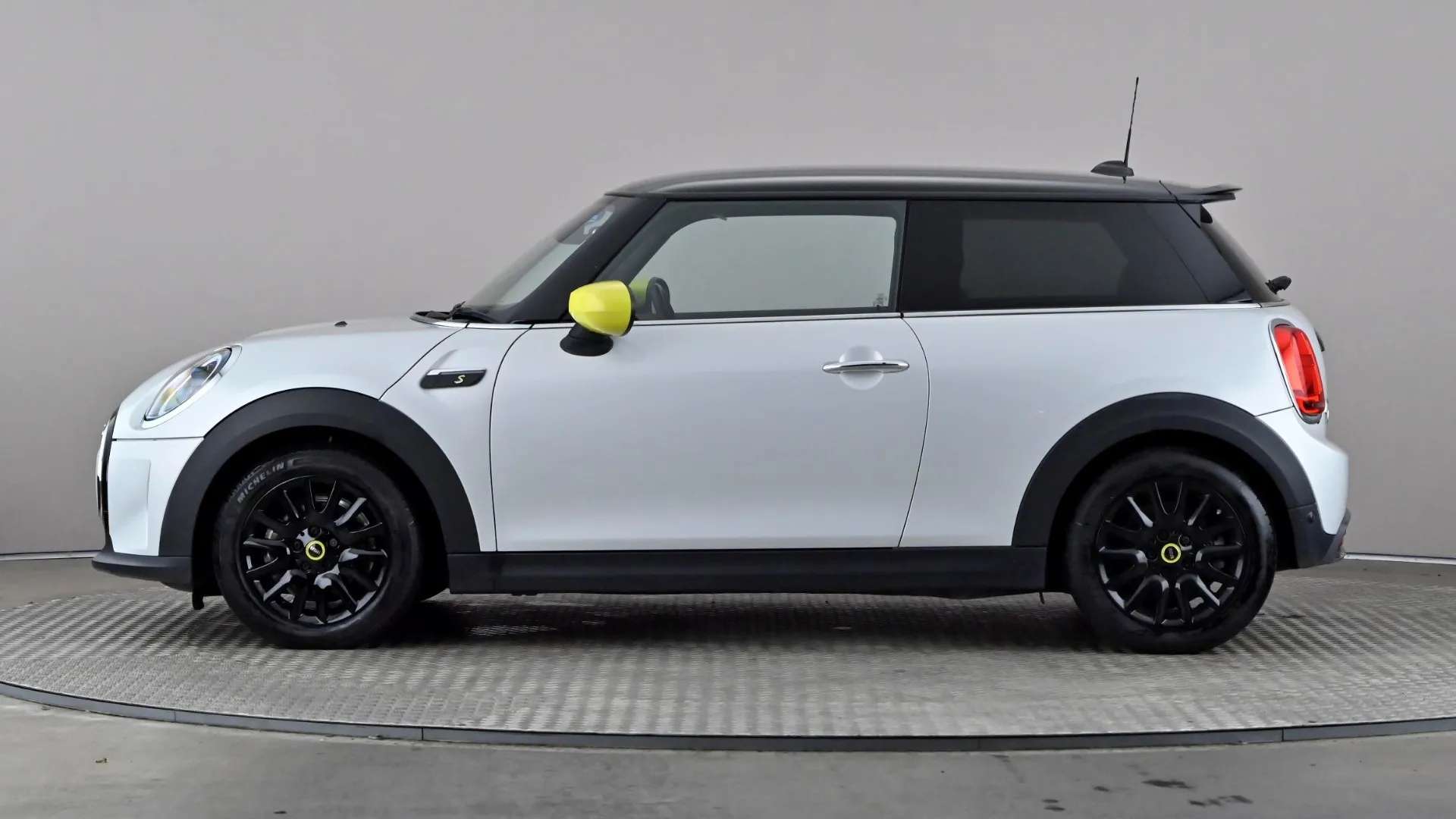 A 2022 MINI HATCH 135kW Cooper S Level 2 33kWh Auto A 2022 MINI HATCH 135kW Cooper S Level 2 33kWh Auto