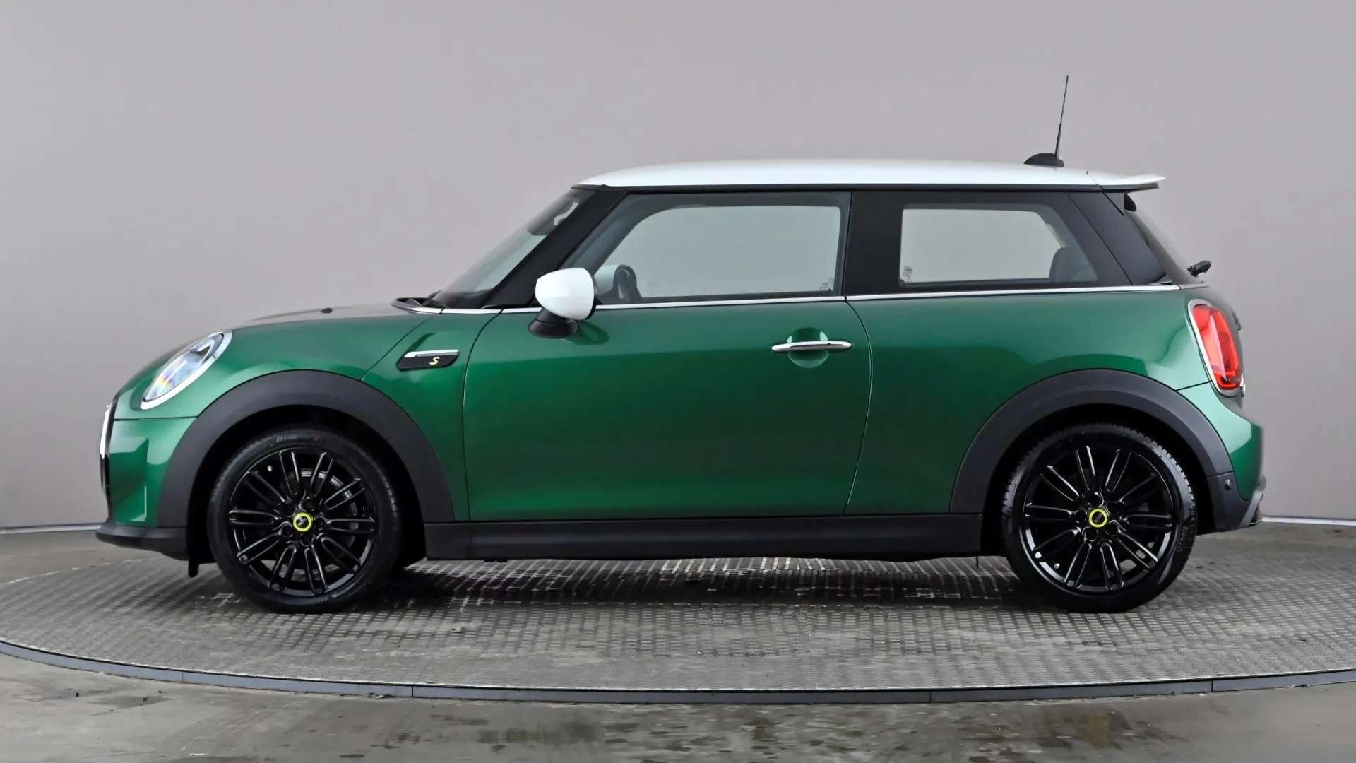A 2022 MINI HATCH 135kW Cooper S Level 2 33kWh Auto A 2022 MINI HATCH 135kW Cooper S Level 2 33kWh Auto