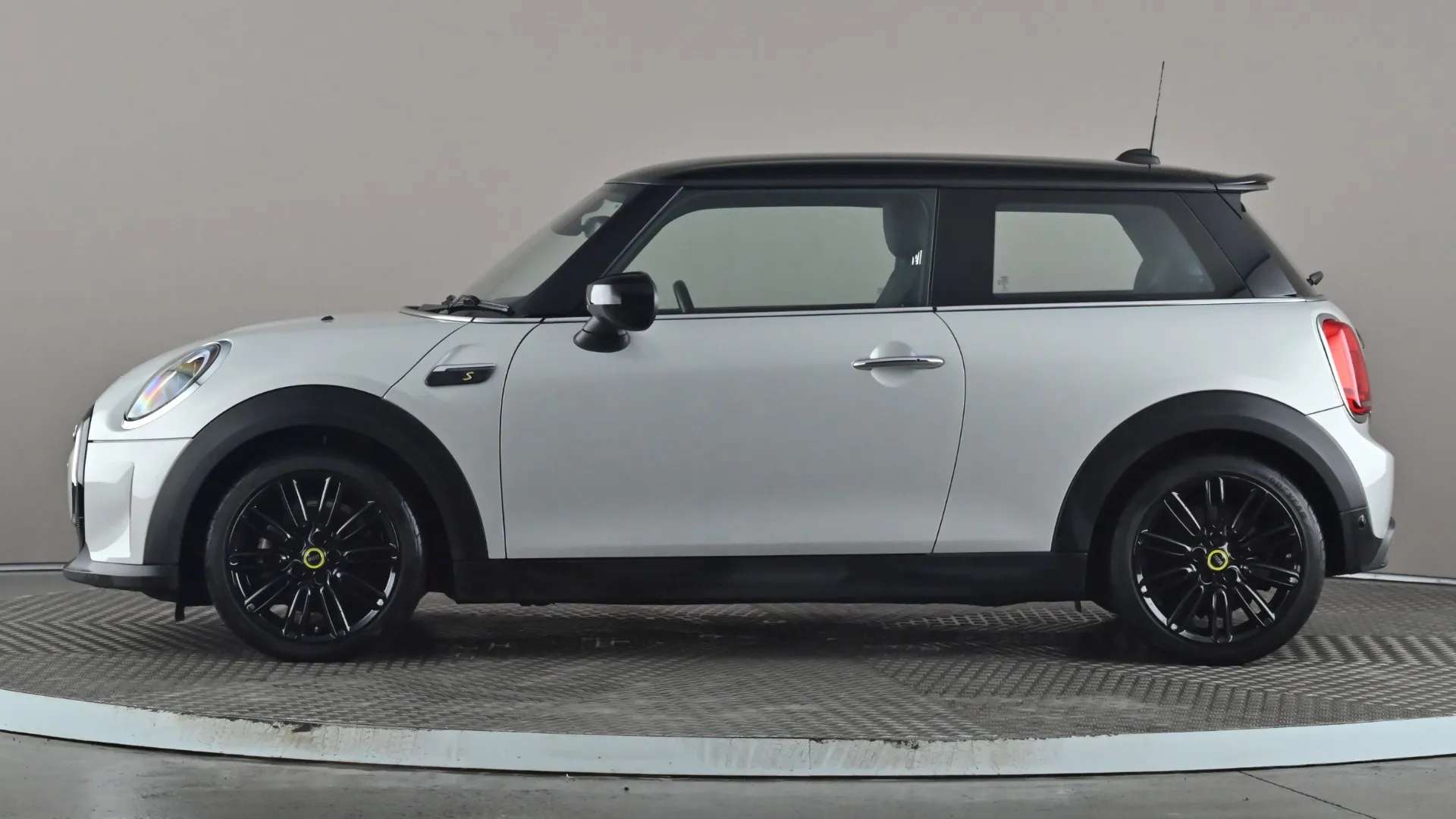 A 2021 MINI HATCH 135kW Cooper S Level 2 33kWh Auto A 2021 MINI HATCH 135kW Cooper S Level 2 33kWh Auto