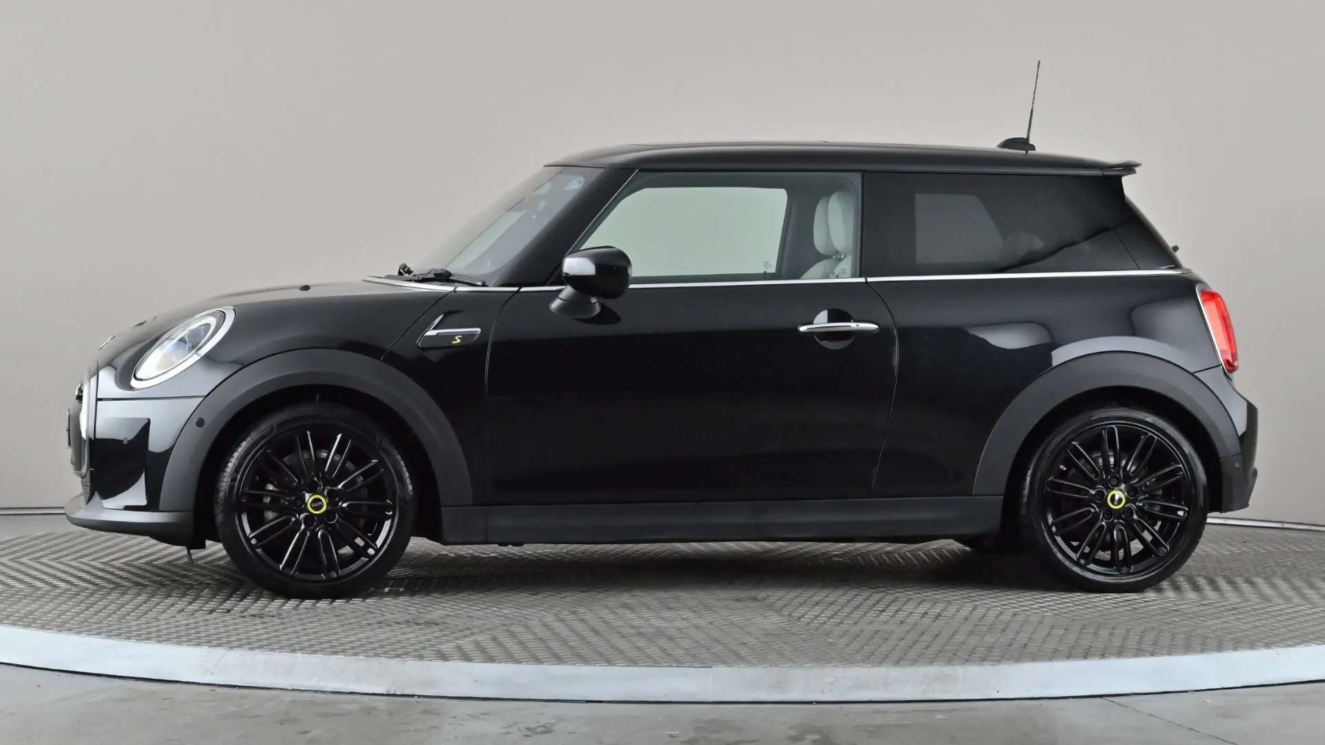 A 2023 MINI HATCH 135kW Cooper S Level 3 33kWh Auto A 2023 MINI HATCH 135kW Cooper S Level 3 33kWh Auto