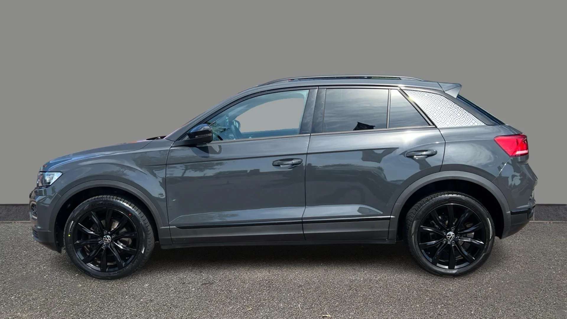A 2022 VOLKSWAGEN T-ROC 1.5 TSI EVO Black Edition A 2022 VOLKSWAGEN T-ROC 1.5 TSI EVO Black Edition