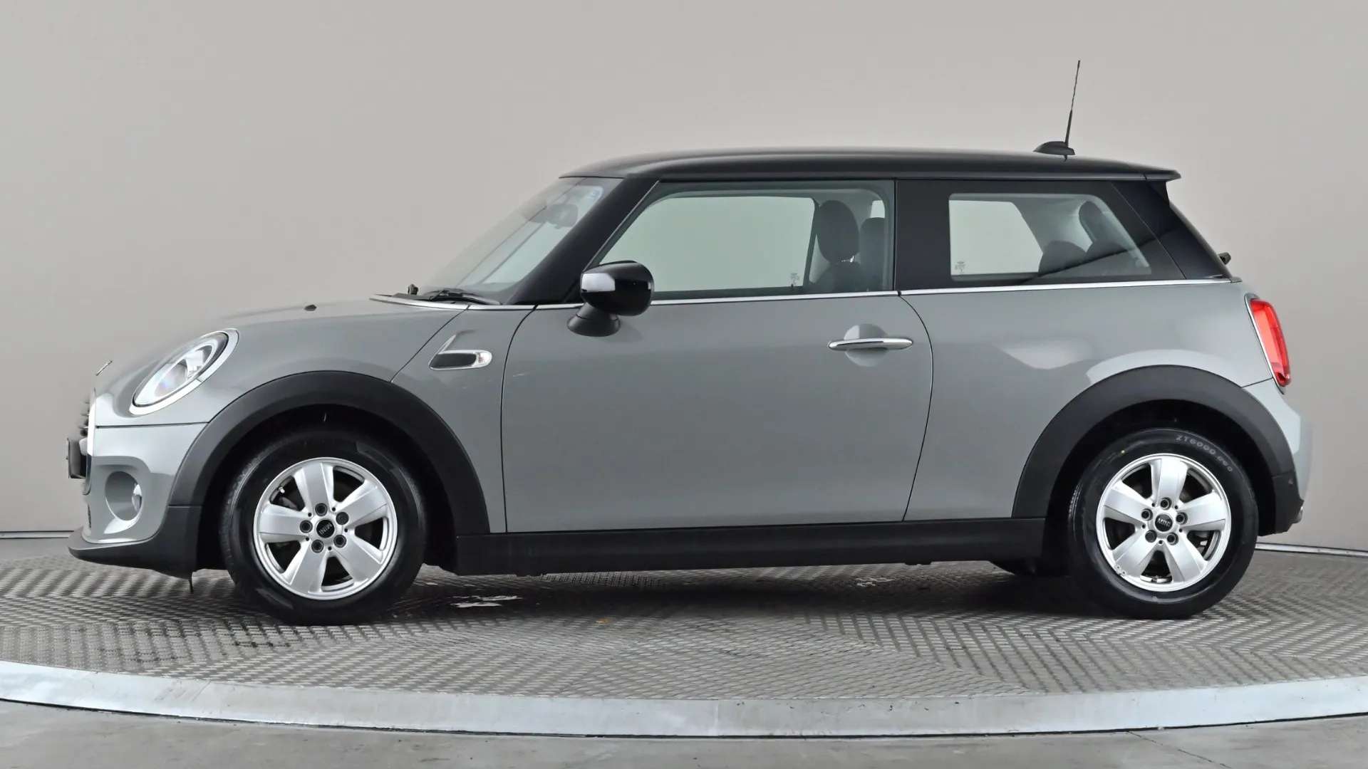A 2020 MINI HATCH 1.5 Cooper Classic II Auto A 2020 MINI HATCH 1.5 Cooper Classic II Auto