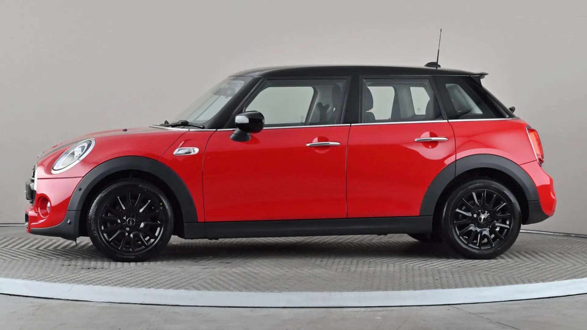 A 2019 MINI HATCH 2.0 Cooper S Classic II Auto A 2019 MINI HATCH 2.0 Cooper S Classic II Auto
