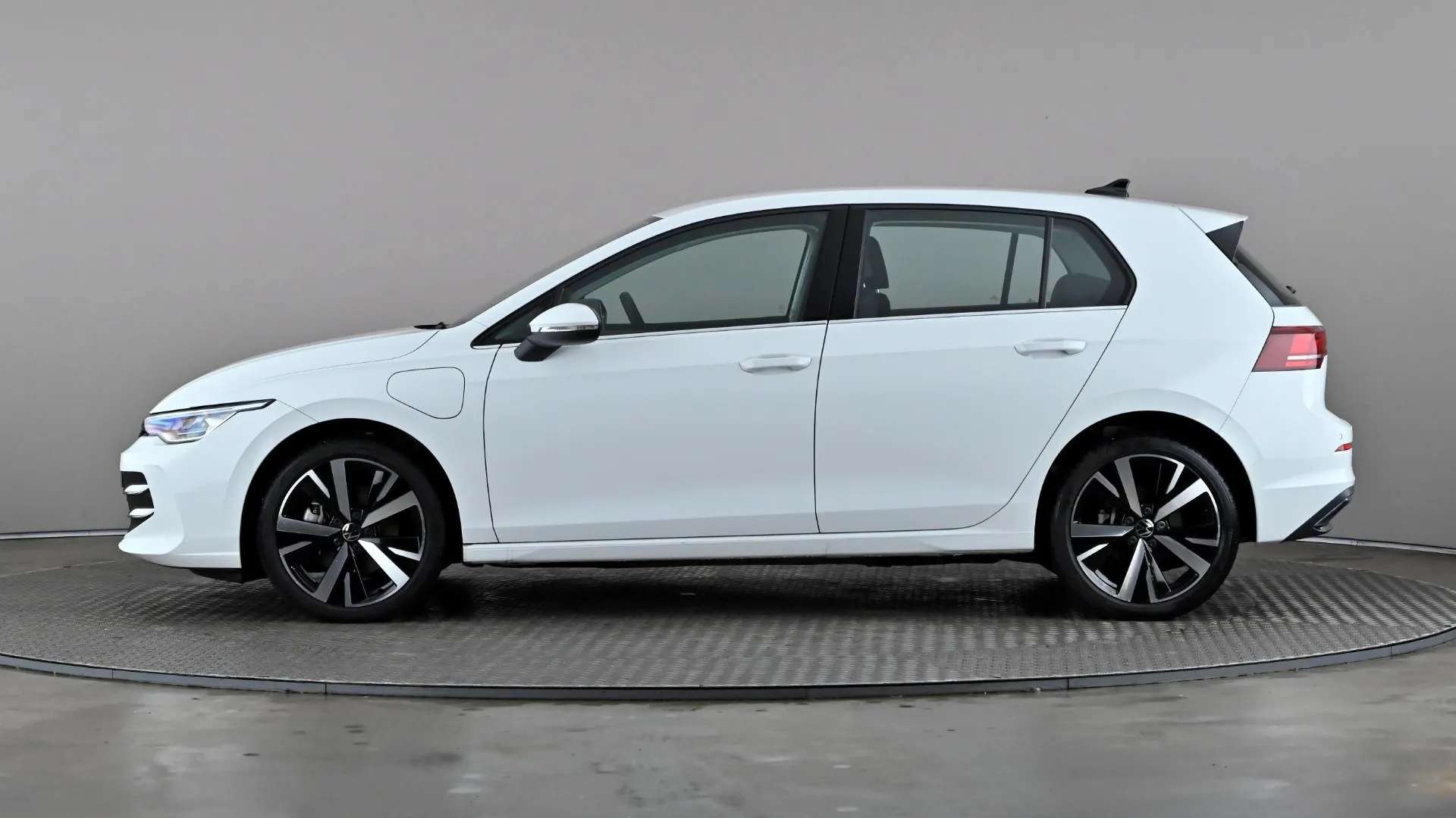 A 2024 VOLKSWAGEN GOLF 1.5 TSI 204 Style eHybrid DSG A 2024 VOLKSWAGEN GOLF 1.5 TSI 204 Style eHybrid DSG