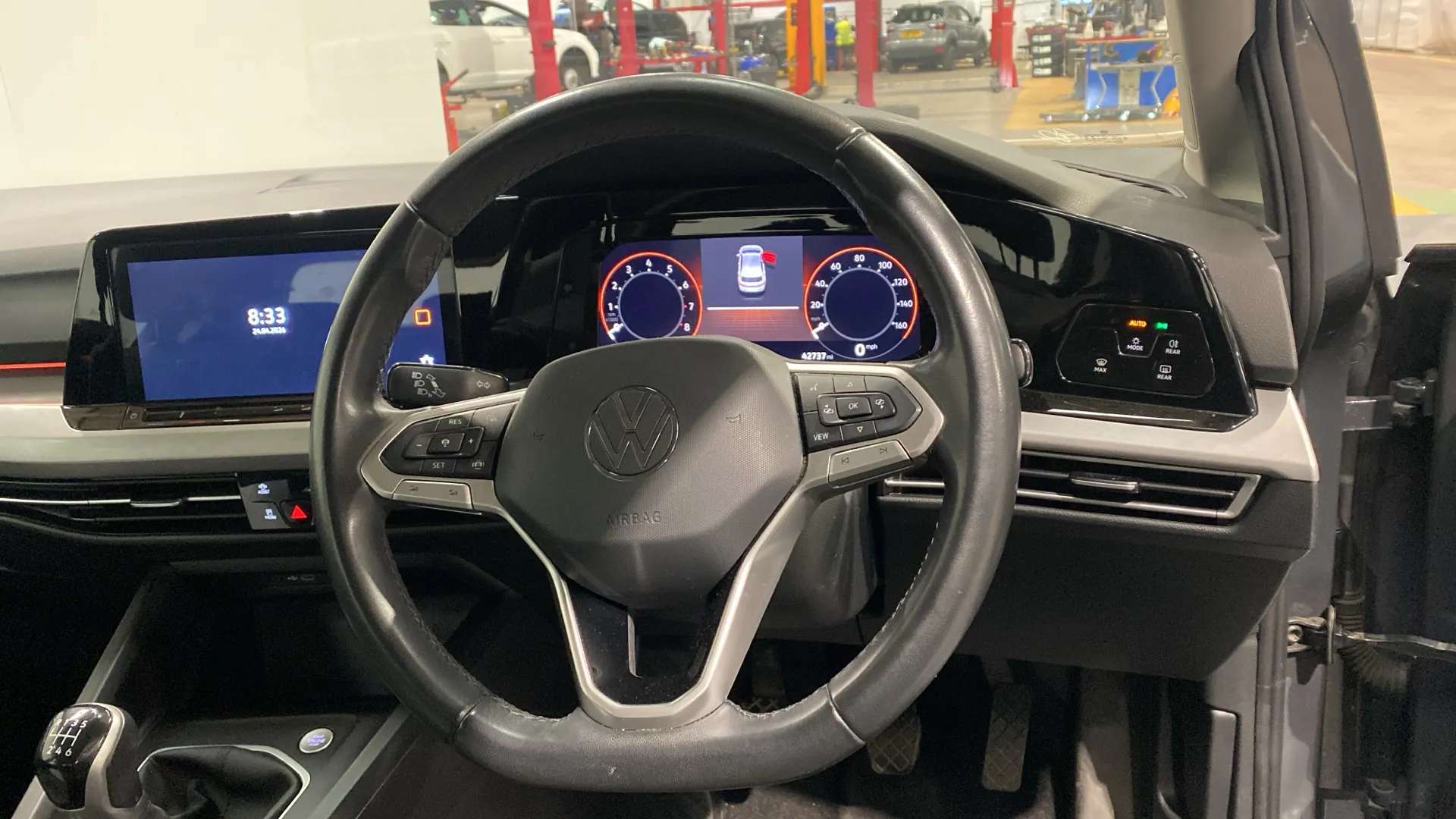 A 2023 VOLKSWAGEN GOLF 1.5 TSI Life A 2023 VOLKSWAGEN GOLF 1.5 TSI Life