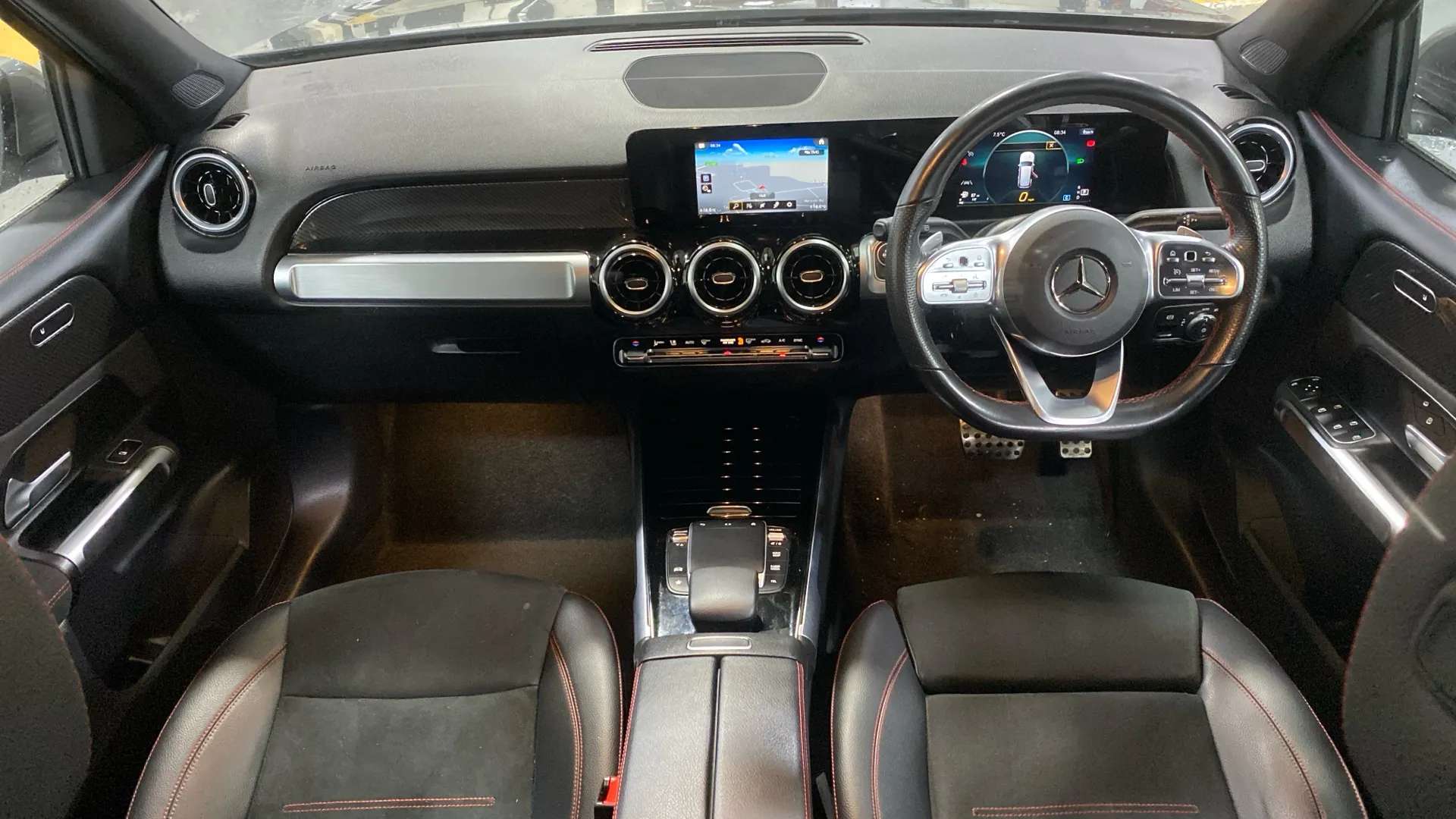 A 2022 MERCEDES-BENZ GLB GLB 200 AMG Line 7G-Tronic A 2022 MERCEDES-BENZ GLB GLB 200 AMG Line 7G-Tronic