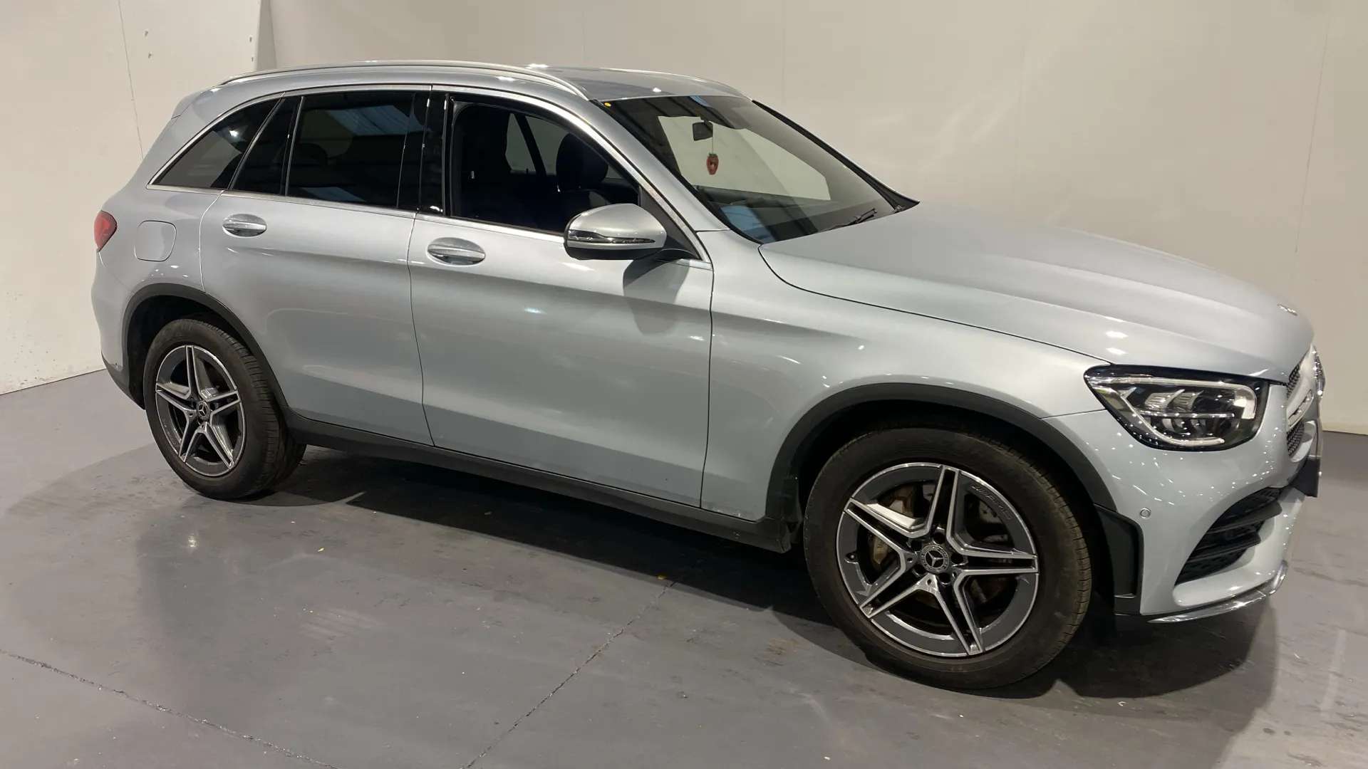 A 2021 MERCEDES-BENZ GLC GLC 220d 4Matic AMG Line 9G-Tronic A 2021 MERCEDES-BENZ GLC GLC 220d 4Matic AMG Line 9G-Tronic