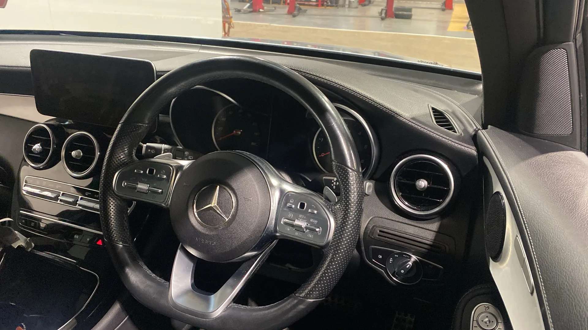 A 2021 MERCEDES-BENZ GLC GLC 220d 4Matic AMG Line 9G-Tronic A 2021 MERCEDES-BENZ GLC GLC 220d 4Matic AMG Line 9G-Tronic