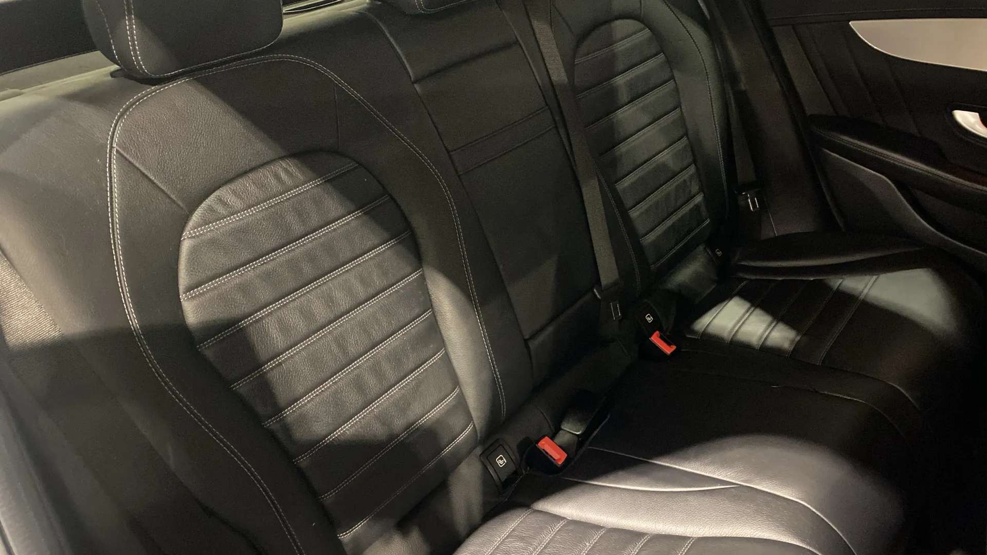 A 2021 MERCEDES-BENZ GLC GLC 220d 4Matic AMG Line 9G-Tronic A 2021 MERCEDES-BENZ GLC GLC 220d 4Matic AMG Line 9G-Tronic