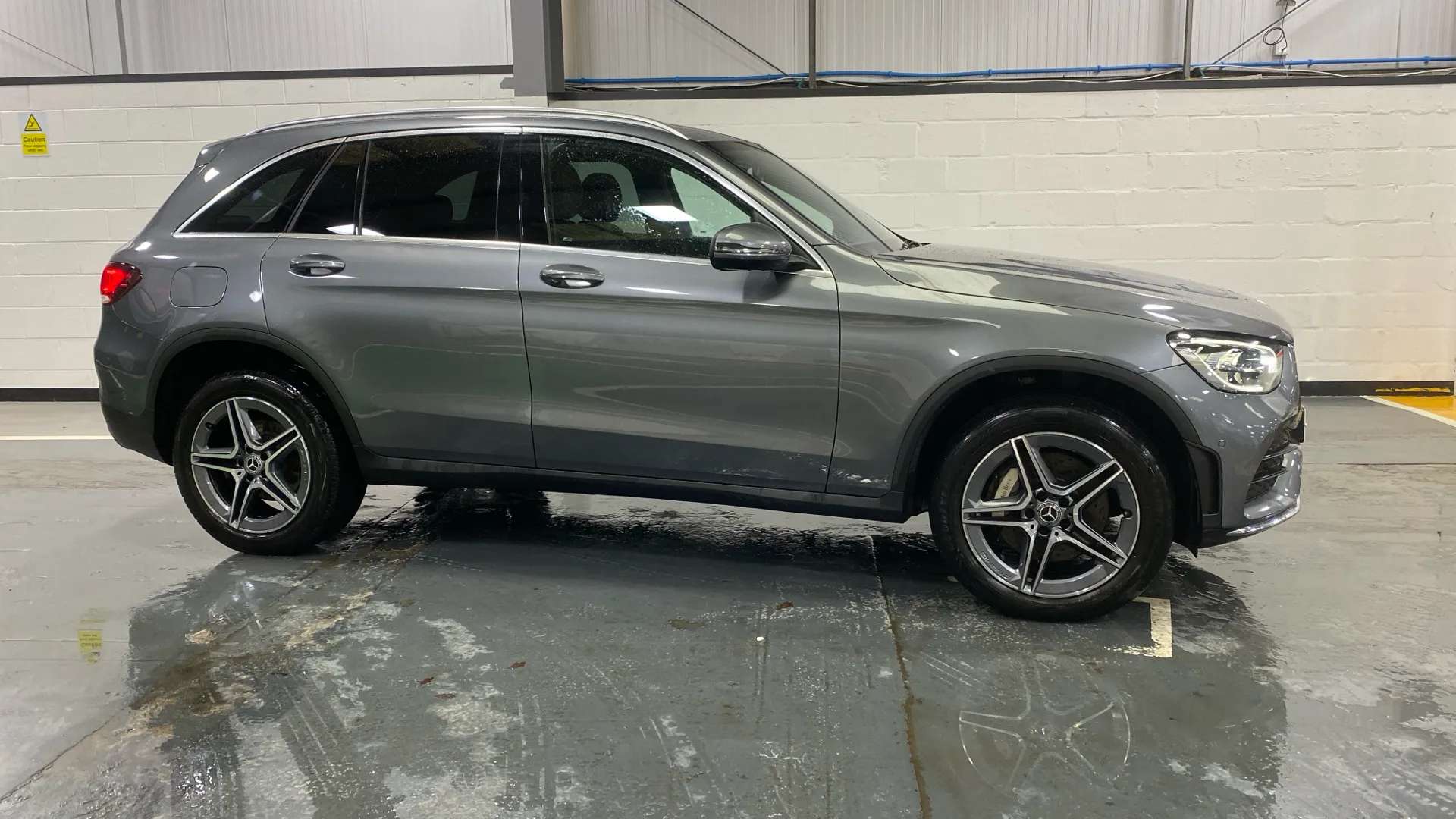 A 2022 MERCEDES-BENZ GLC GLC 300e 4Matic AMG Line 9G-Tronic A 2022 MERCEDES-BENZ GLC GLC 300e 4Matic AMG Line 9G-Tronic