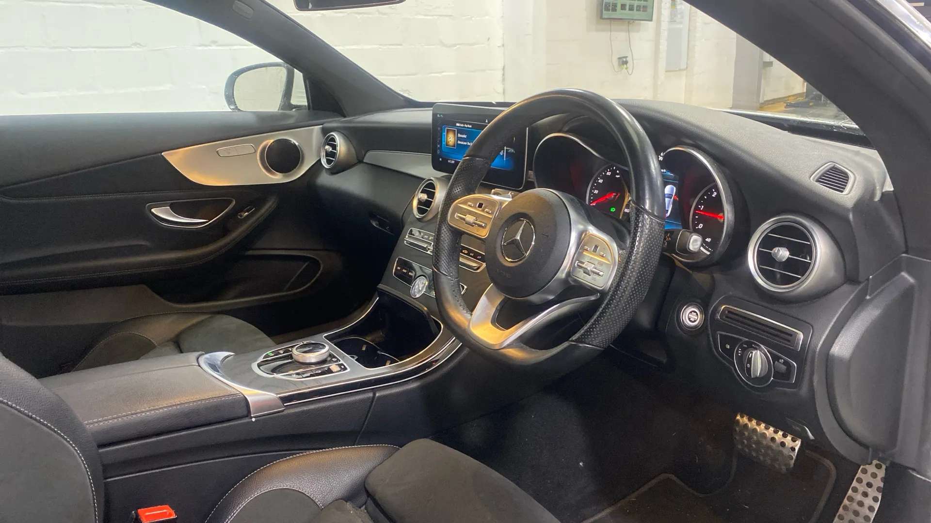 A 2019 MERCEDES-BENZ C CLASS C220d AMG Line 9G-Tronic A 2019 MERCEDES-BENZ C CLASS C220d AMG Line 9G-Tronic