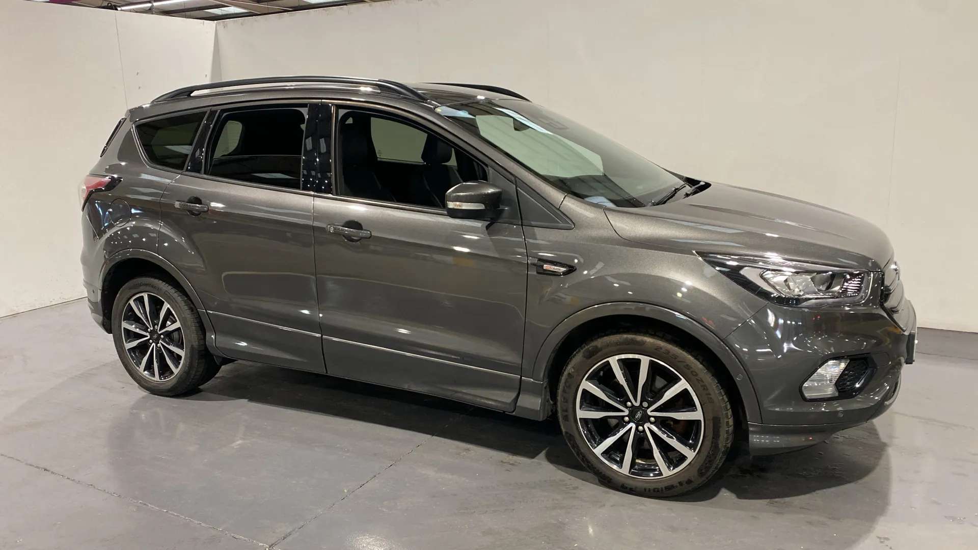 A 2019 FORD KUGA 2.0 TDCi ST-Line Auto 2WD A 2019 FORD KUGA 2.0 TDCi ST-Line Auto 2WD