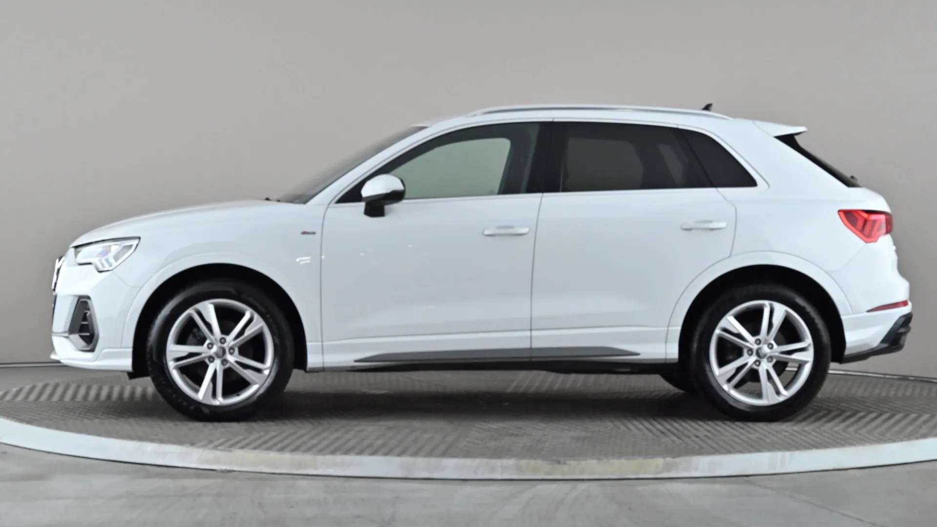 A 2020 AUDI Q3 35 TFSI S Line S Tronic A 2020 AUDI Q3 35 TFSI S Line S Tronic