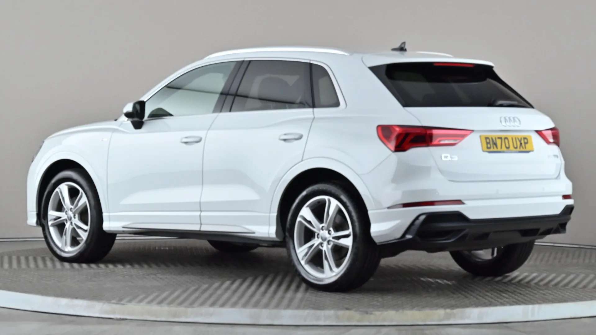 A 2020 AUDI Q3 35 TFSI S Line S Tronic A 2020 AUDI Q3 35 TFSI S Line S Tronic